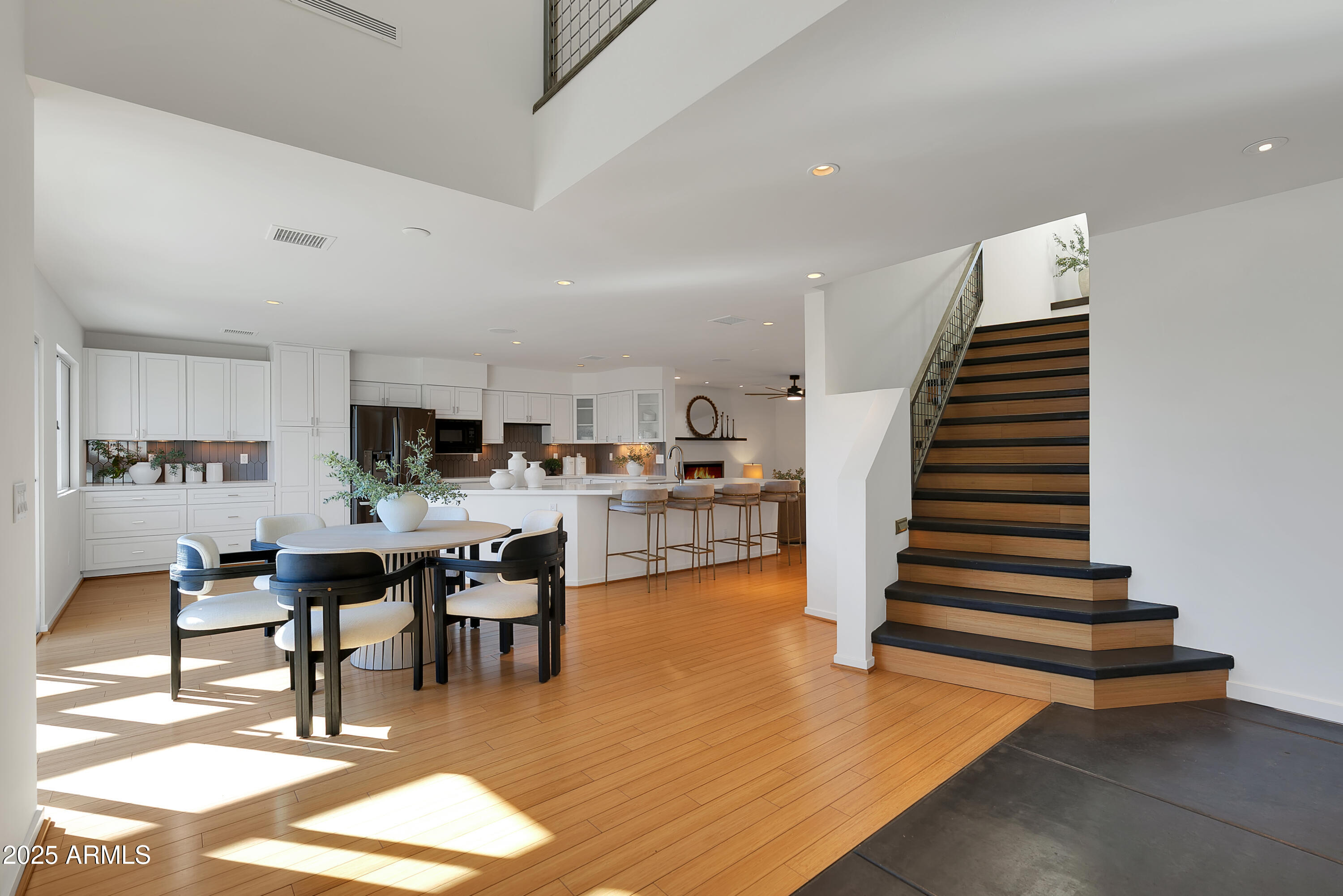 2208 E BELMONT Avenue