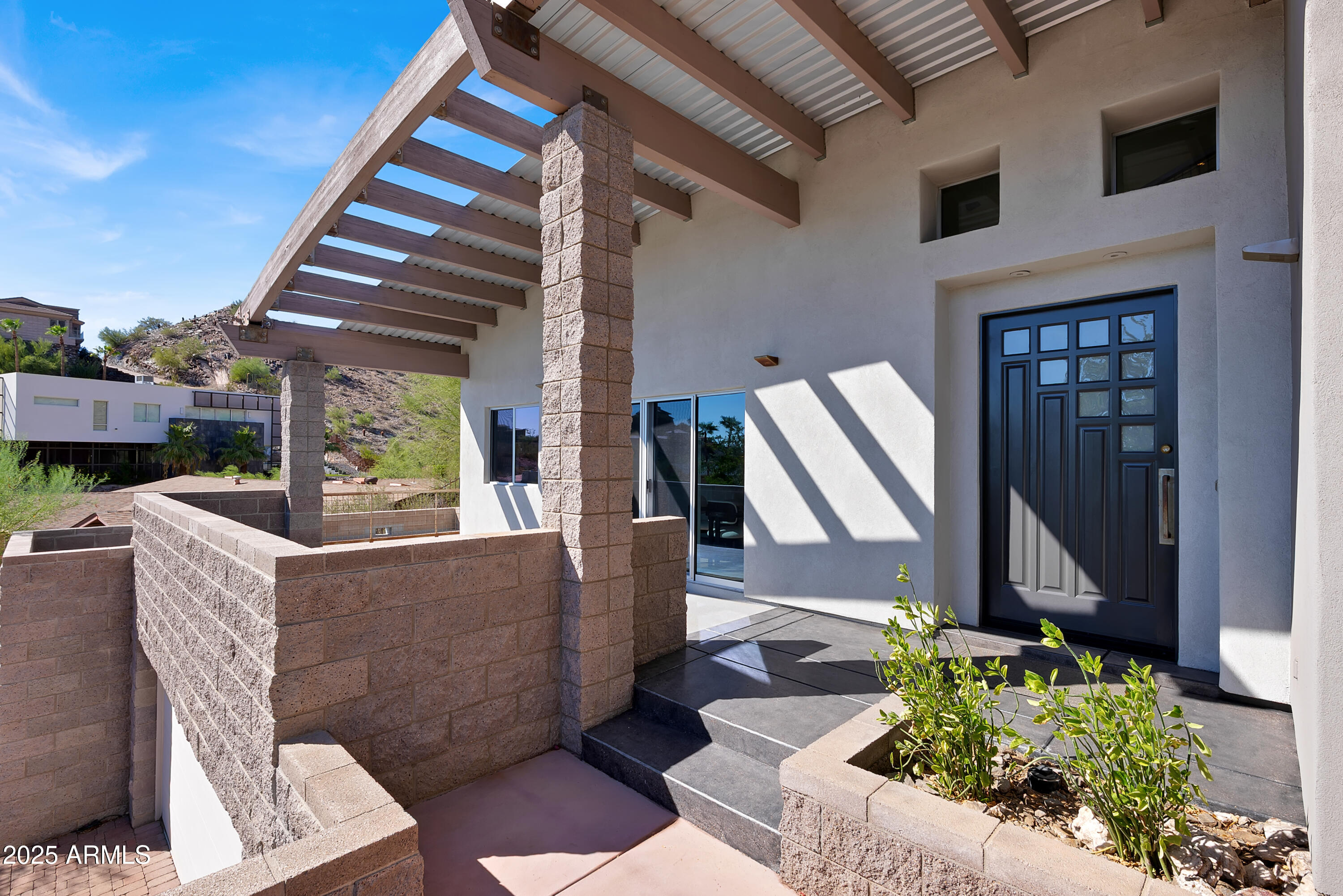 2208 E BELMONT Avenue