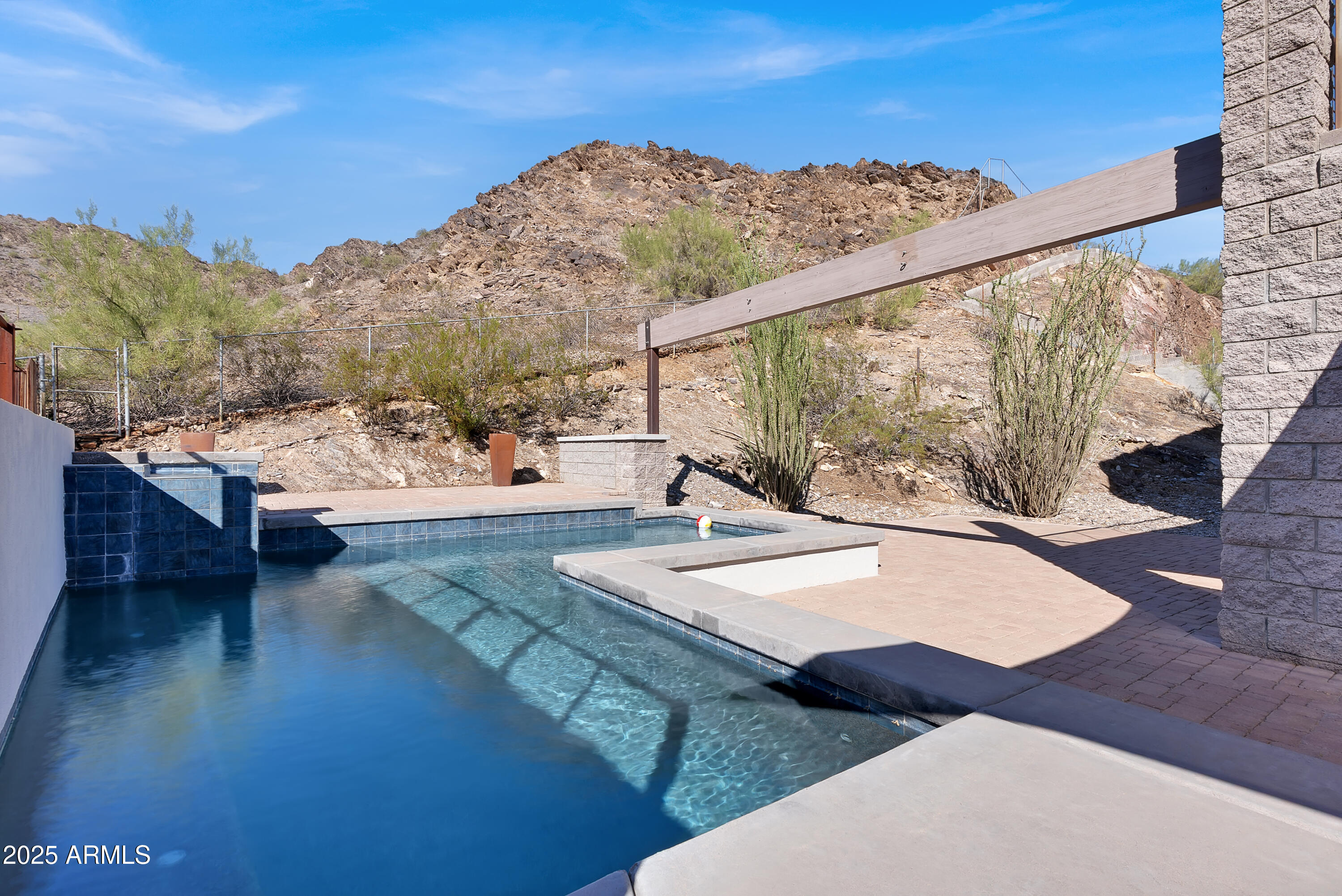 2208 E BELMONT Avenue