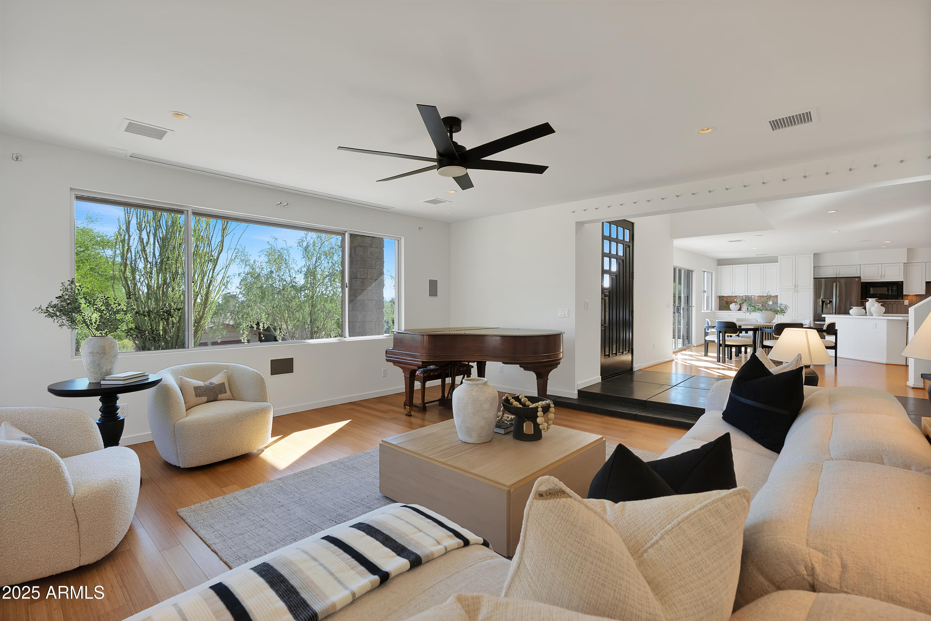 2208 E BELMONT Avenue