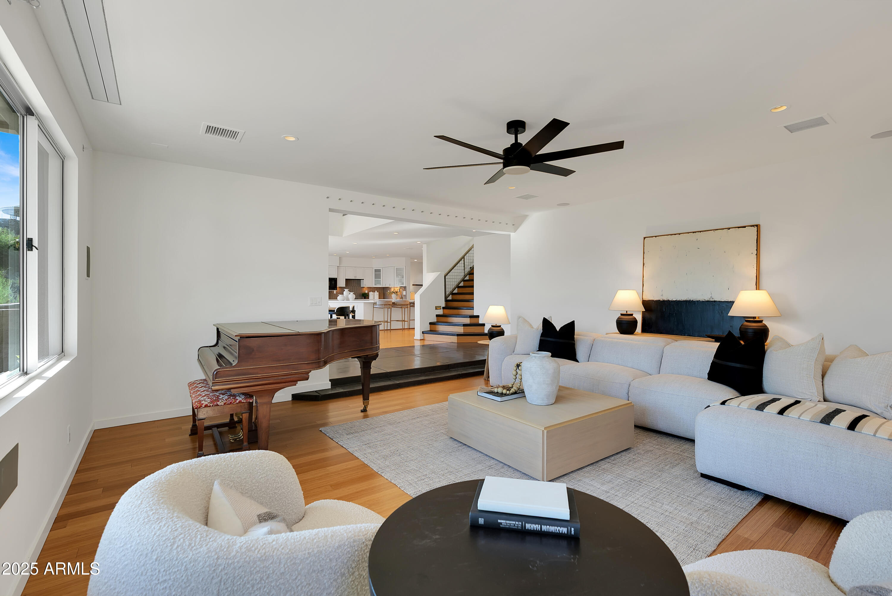 2208 E BELMONT Avenue