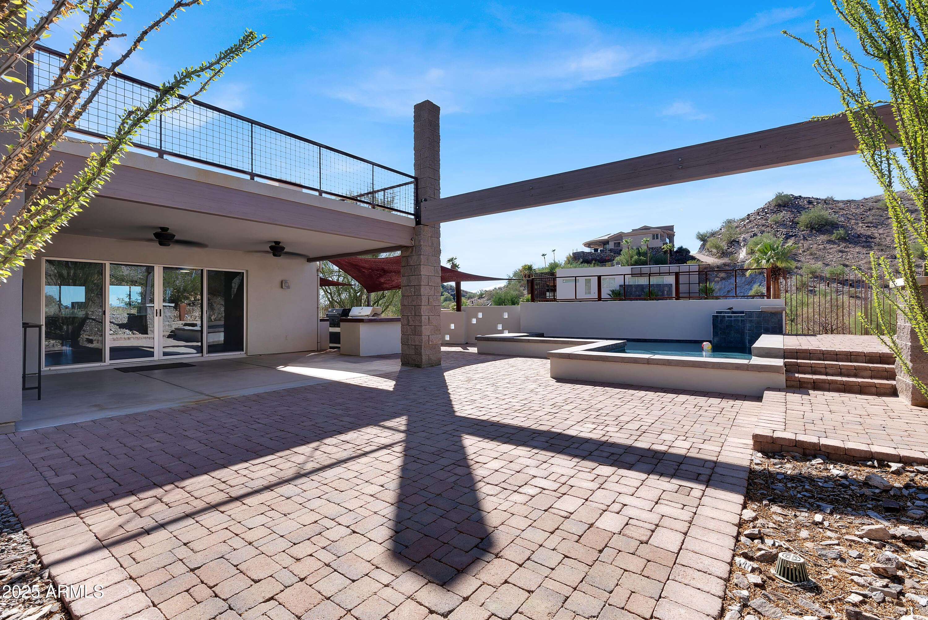 2208 E BELMONT Avenue