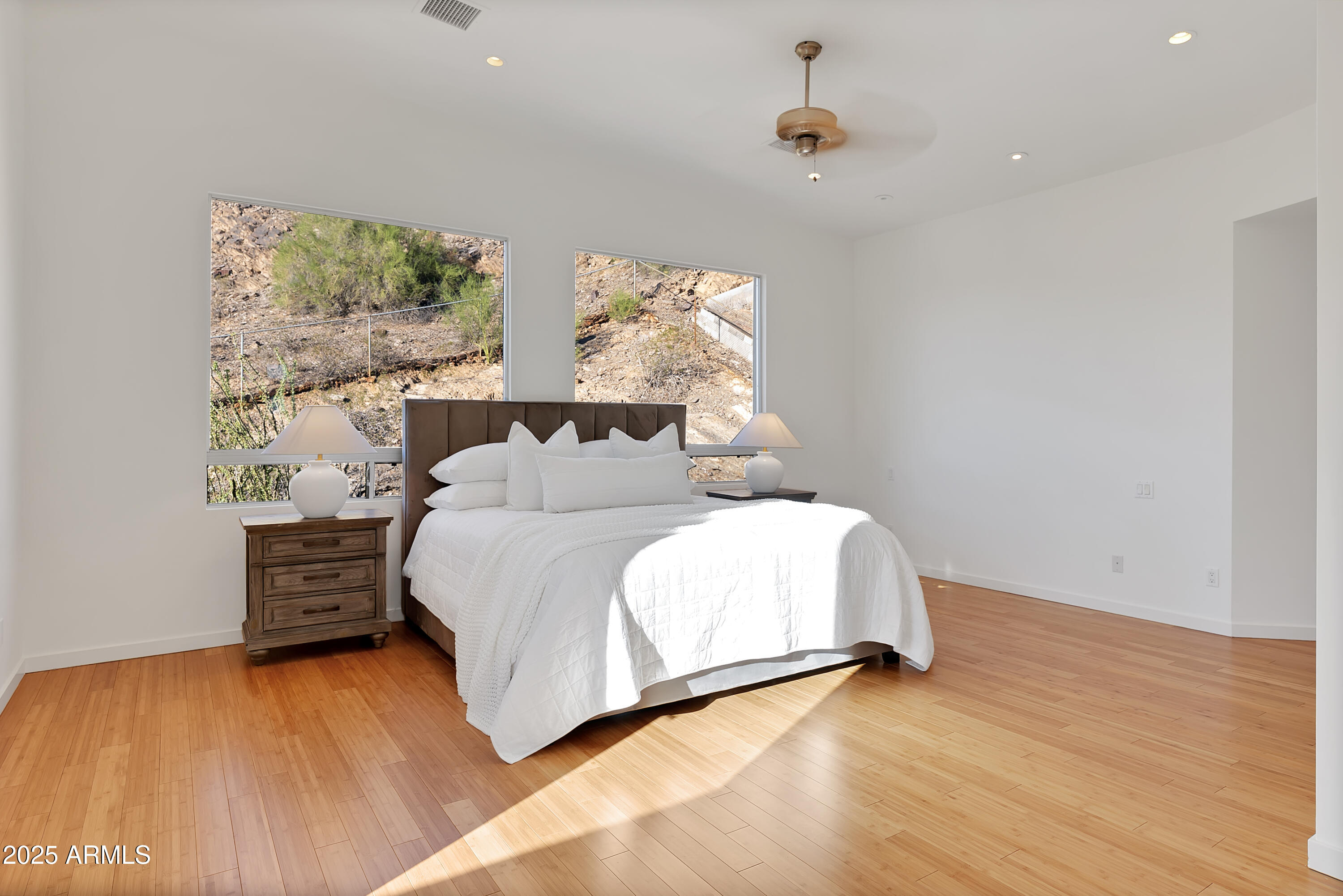 2208 E BELMONT Avenue