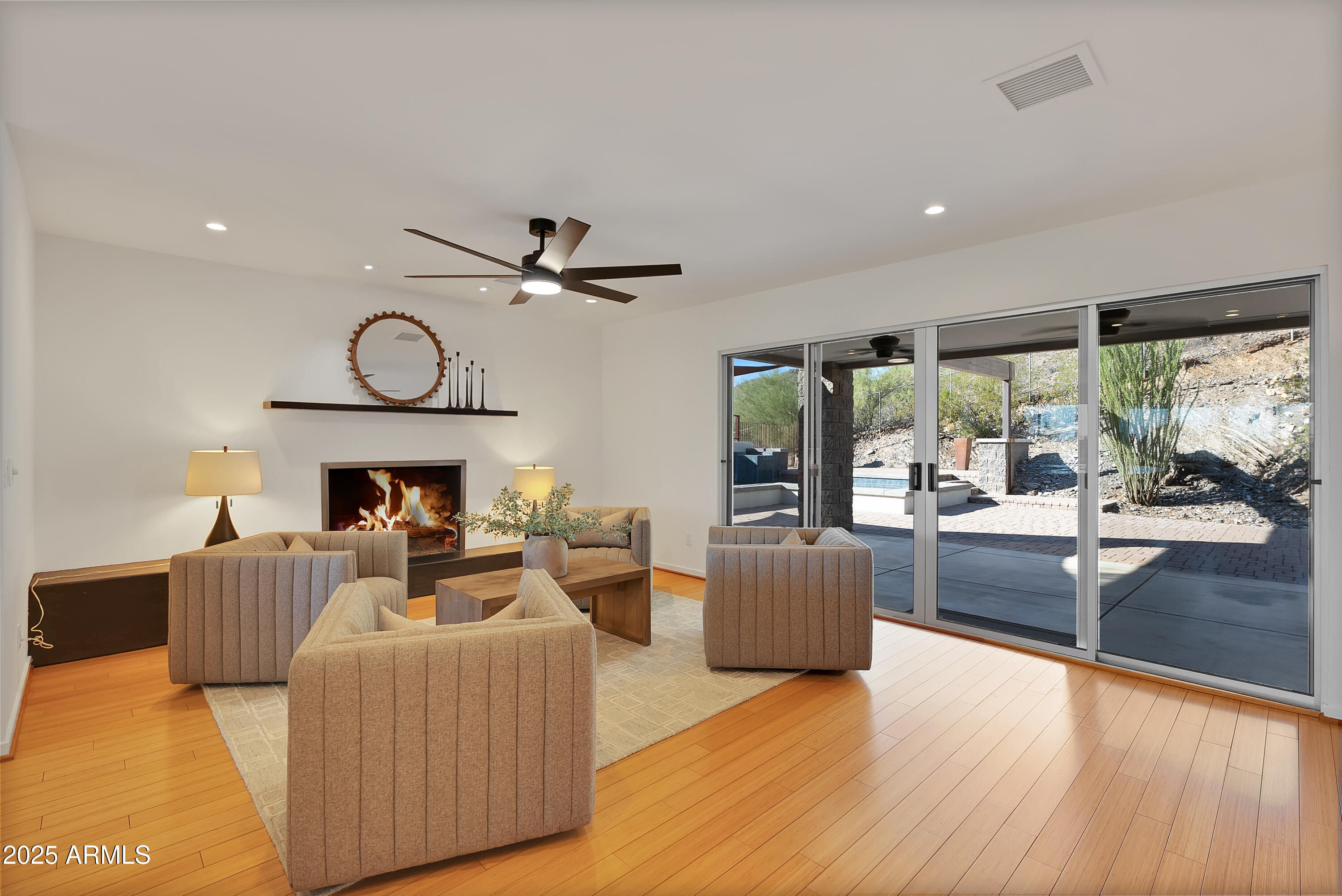 2208 E BELMONT Avenue