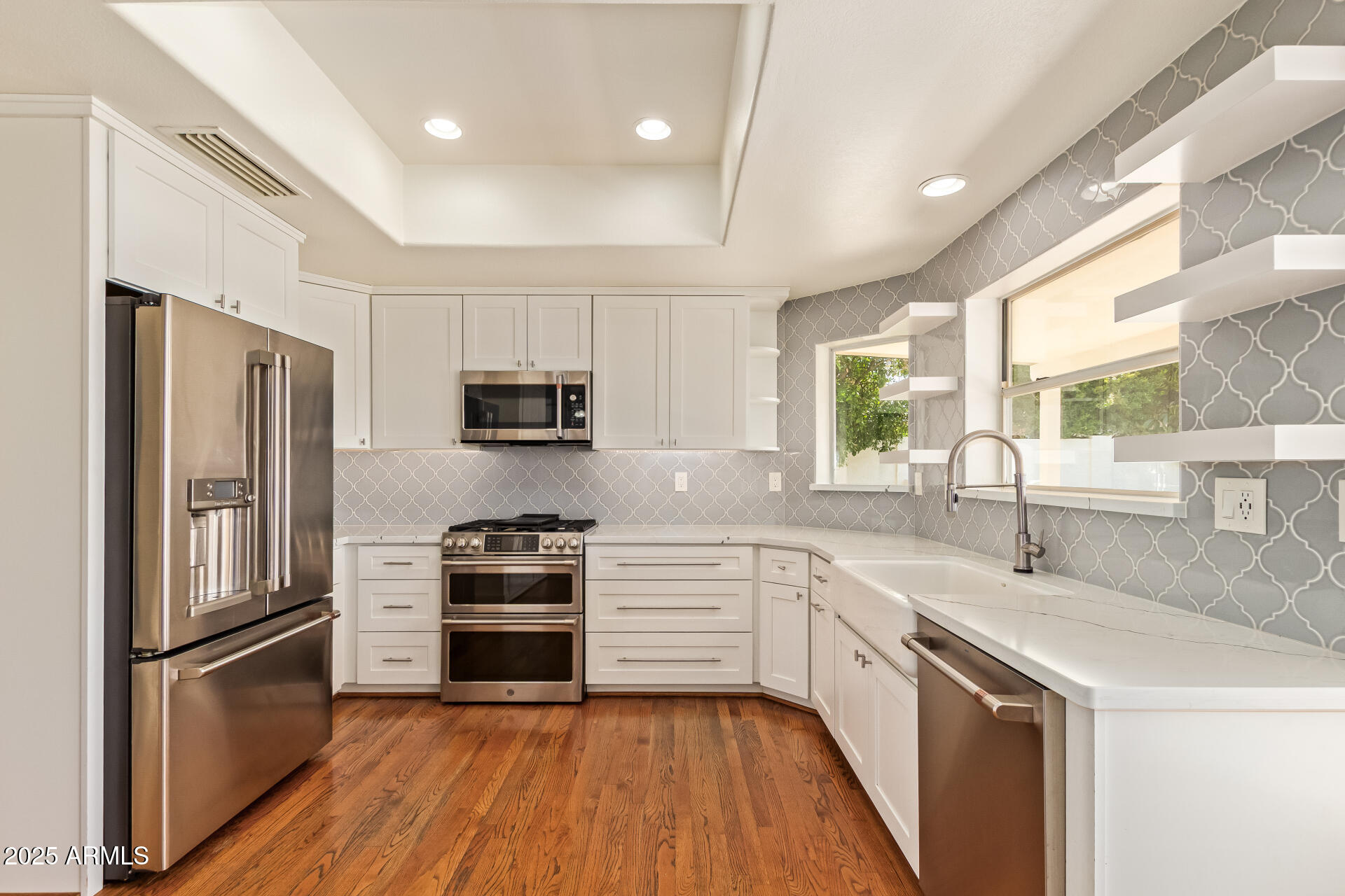 2231 E LAUREL Street