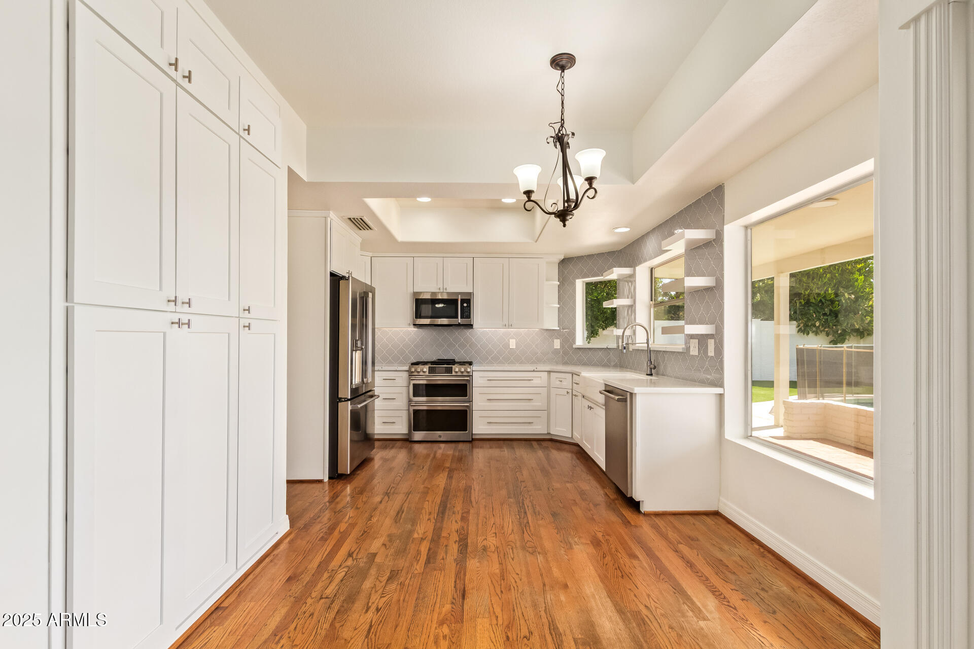 2231 E LAUREL Street