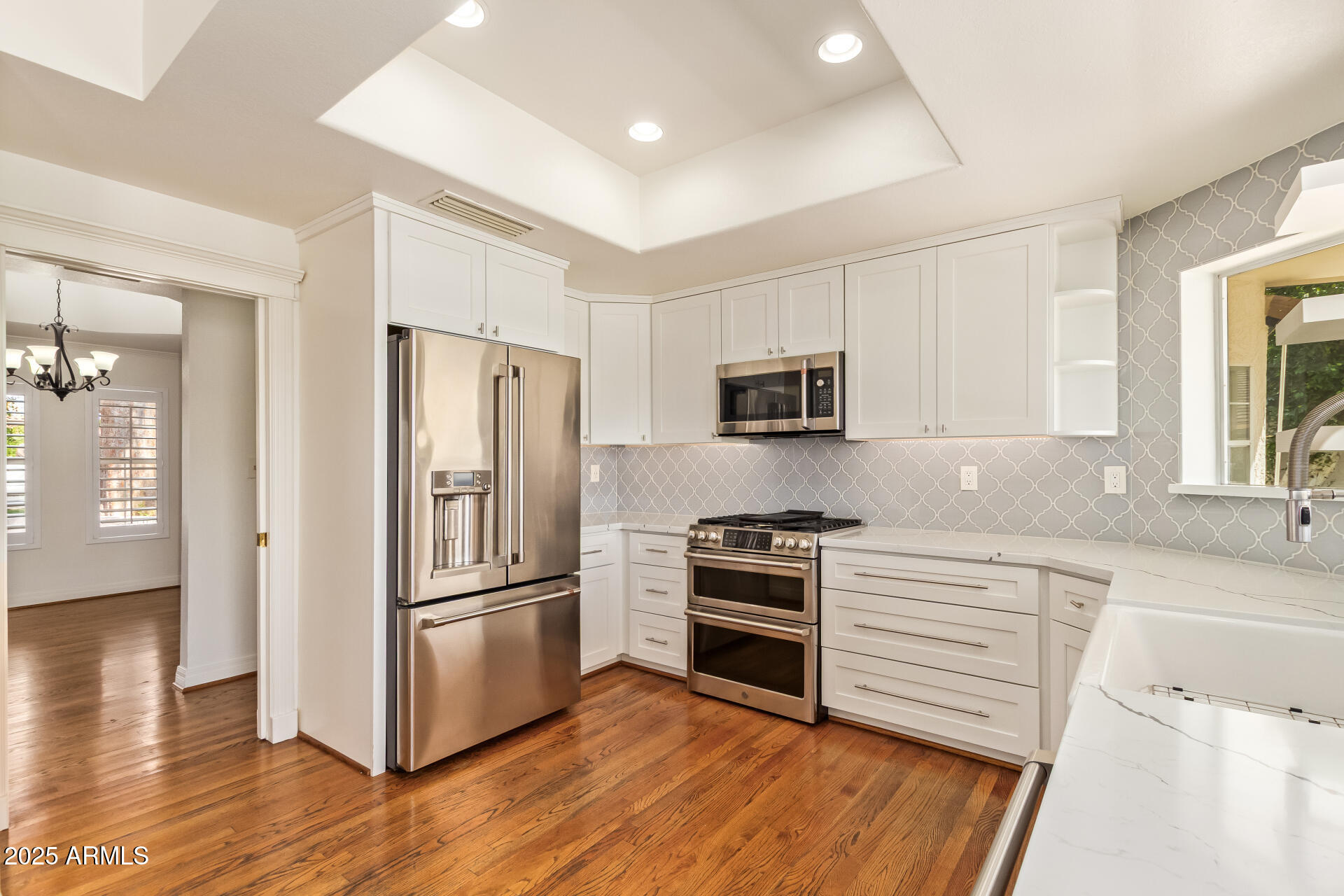 2231 E LAUREL Street