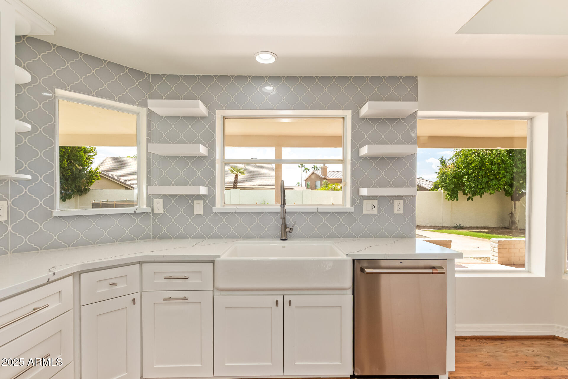 2231 E LAUREL Street