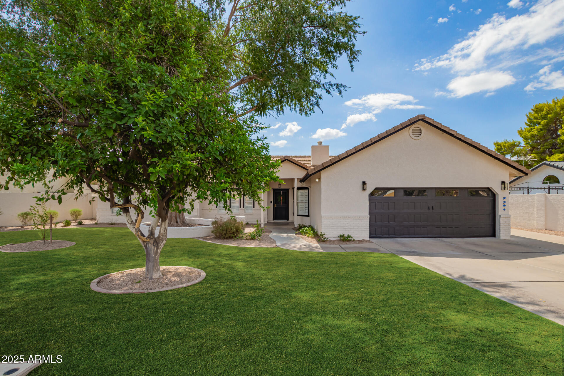 2231 E LAUREL Street