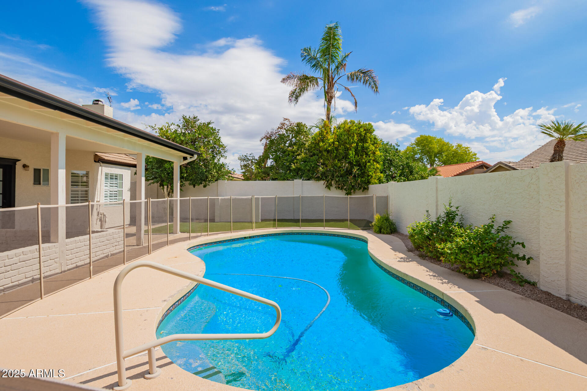 2231 E LAUREL Street