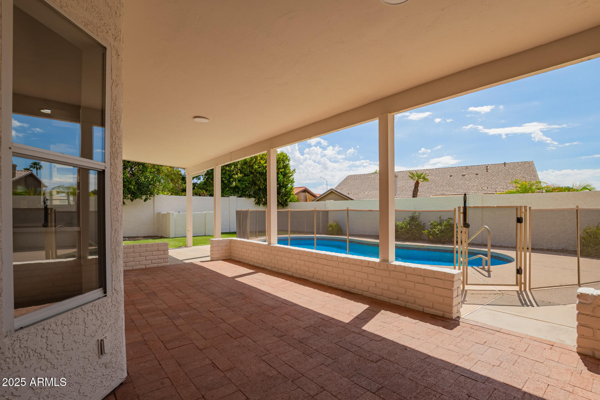 2231 E LAUREL Street