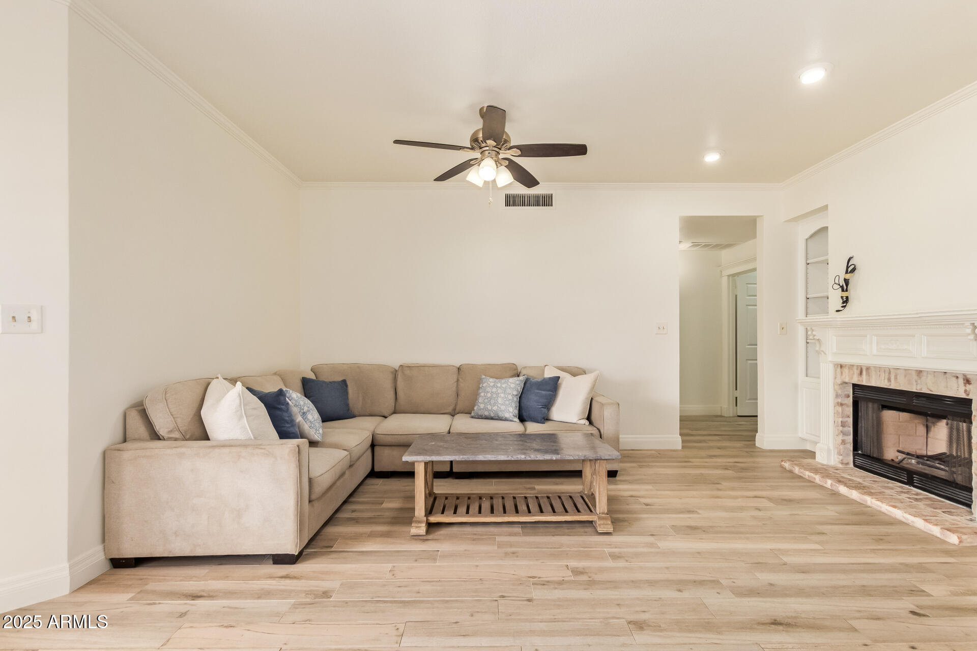 2231 E LAUREL Street