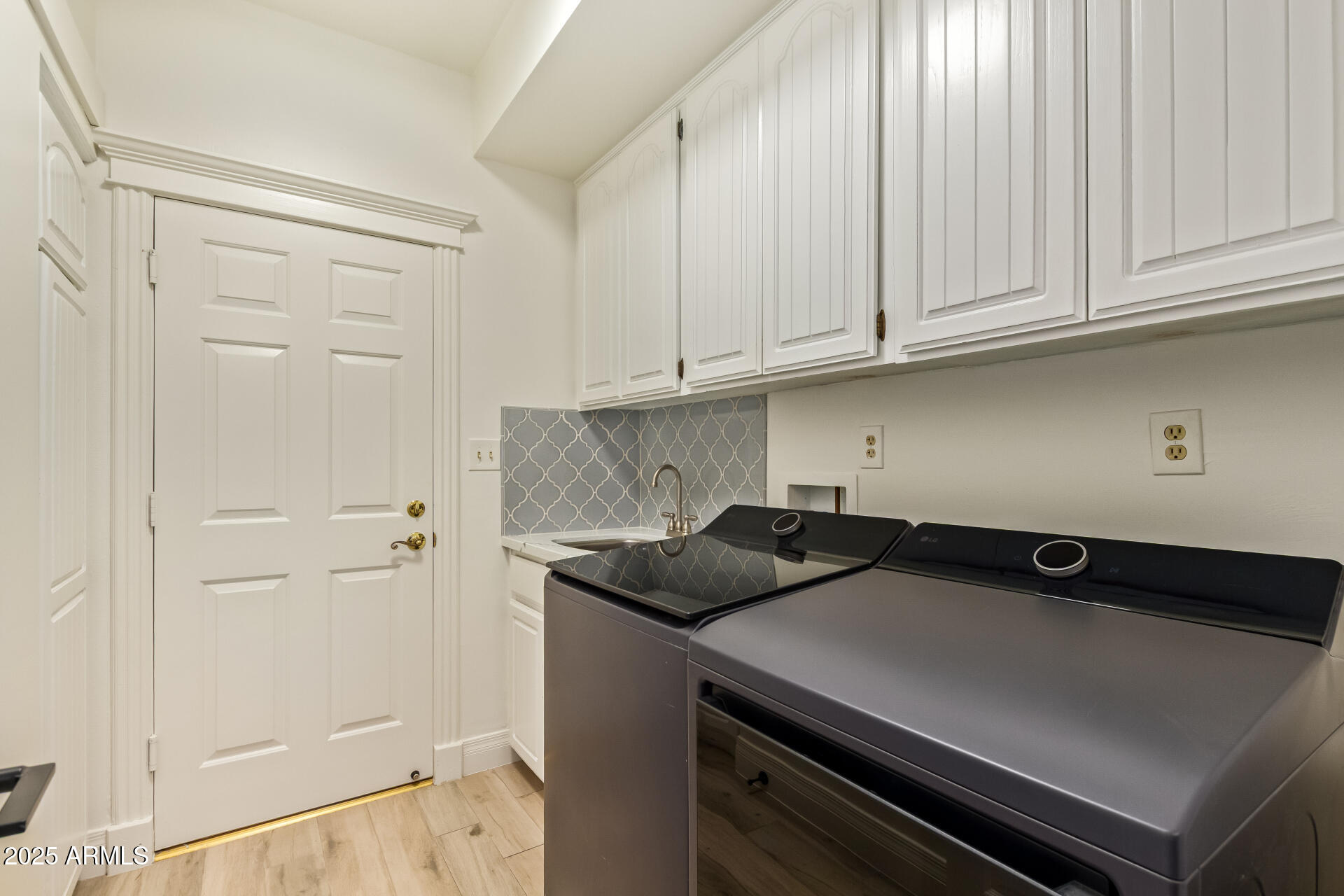 2231 E LAUREL Street