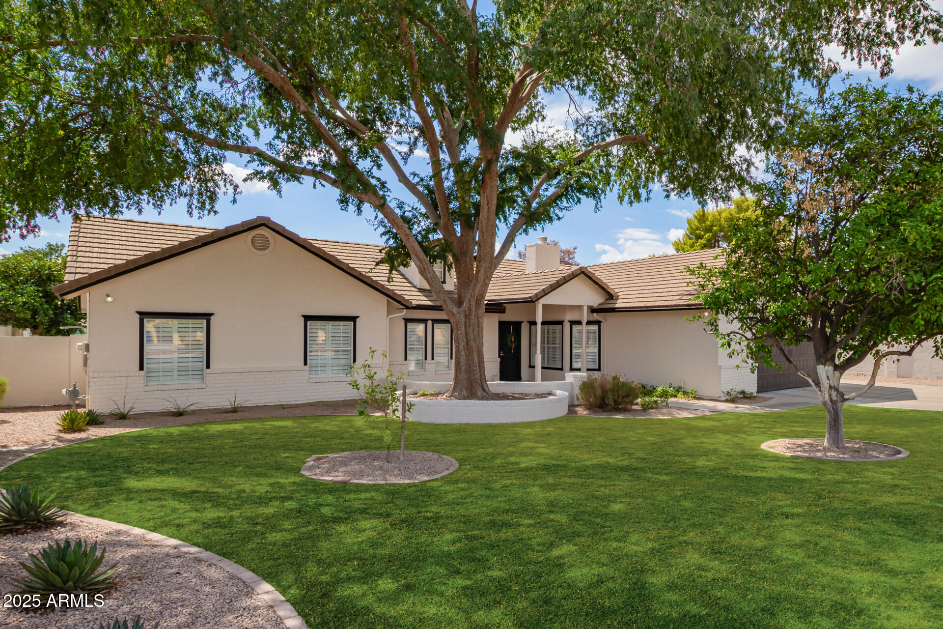 2231 E LAUREL Street