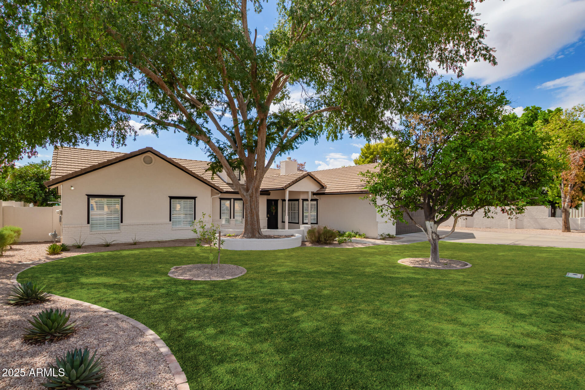 2231 E LAUREL Street