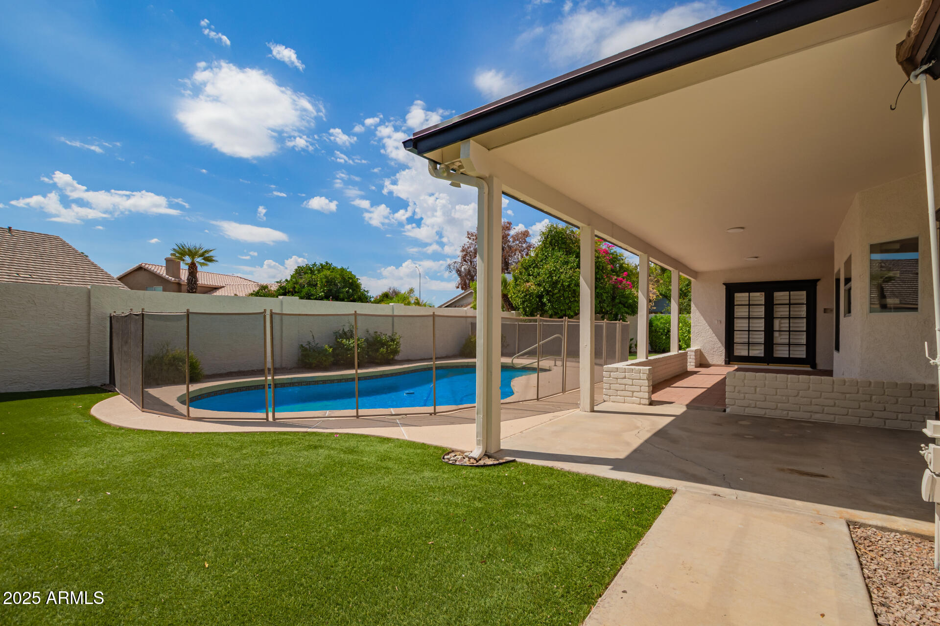 2231 E LAUREL Street