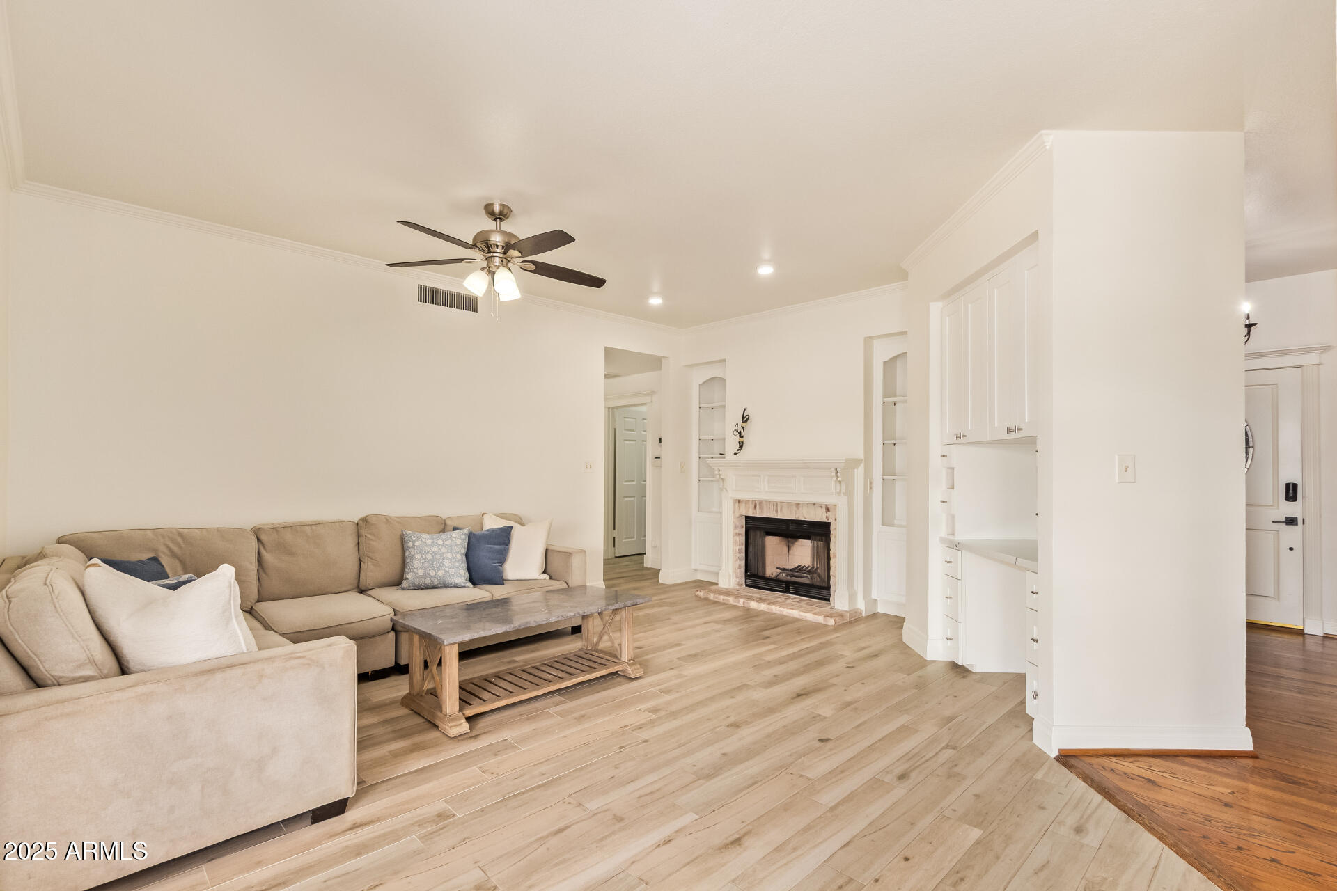 2231 E LAUREL Street