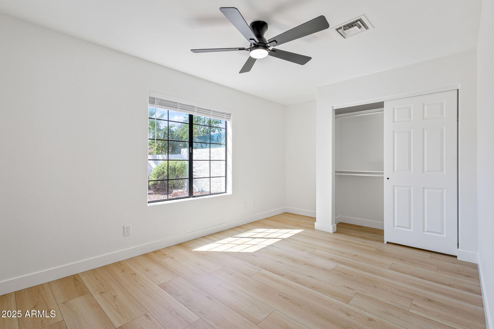 1960 E CALLE MONTE Vista