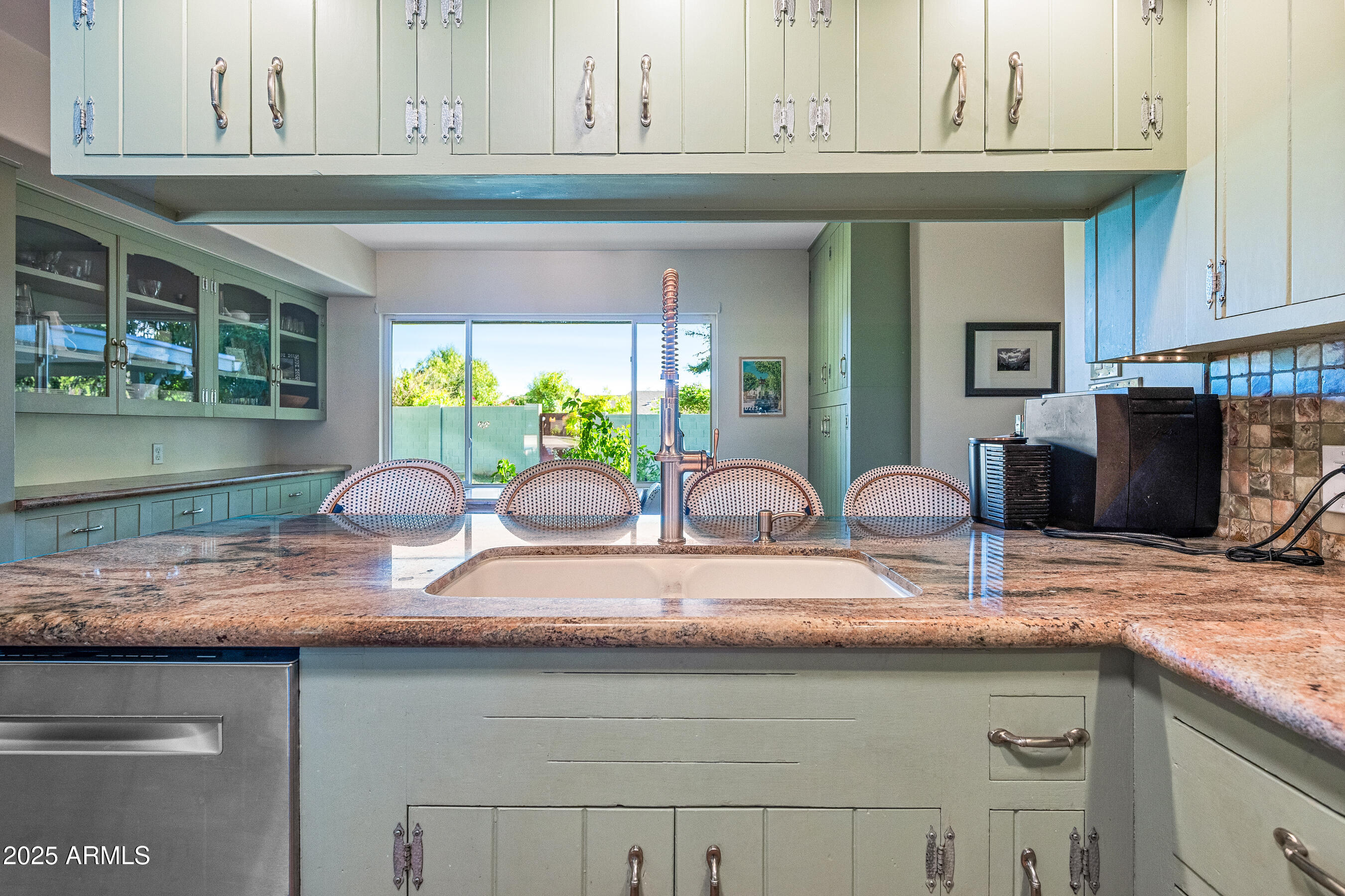 2007 E RANCHO Drive