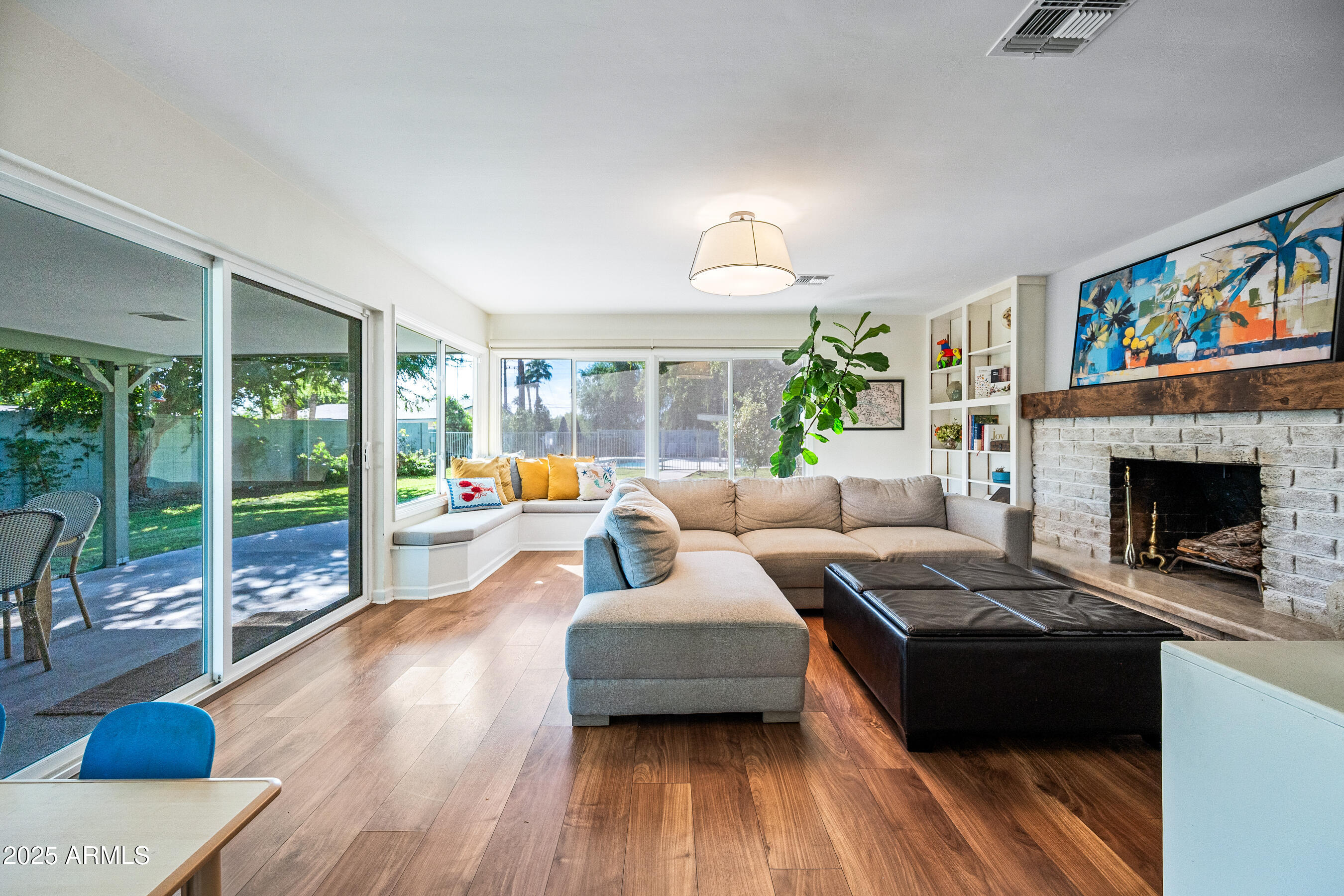 2007 E RANCHO Drive