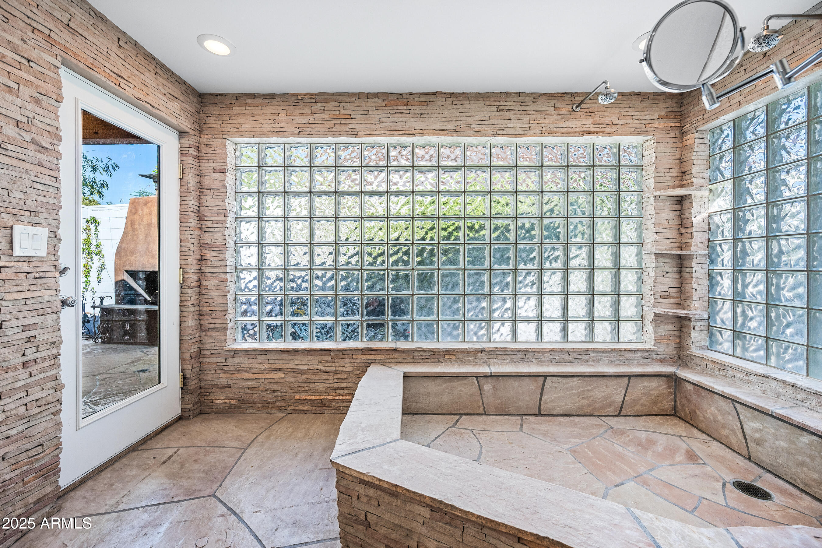 2007 E RANCHO Drive