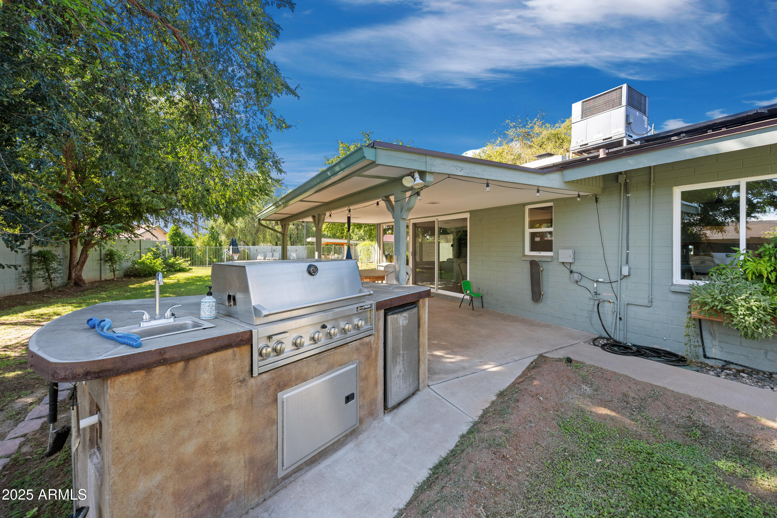 2007 E RANCHO Drive