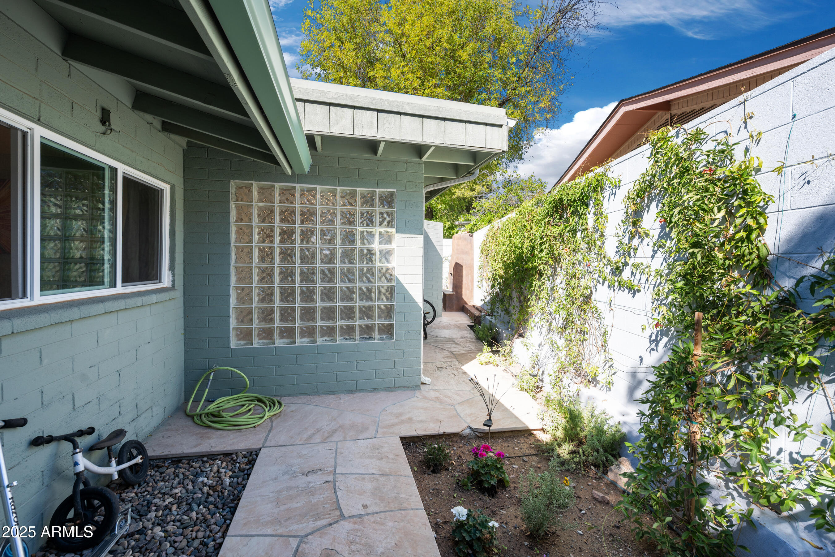 2007 E RANCHO Drive