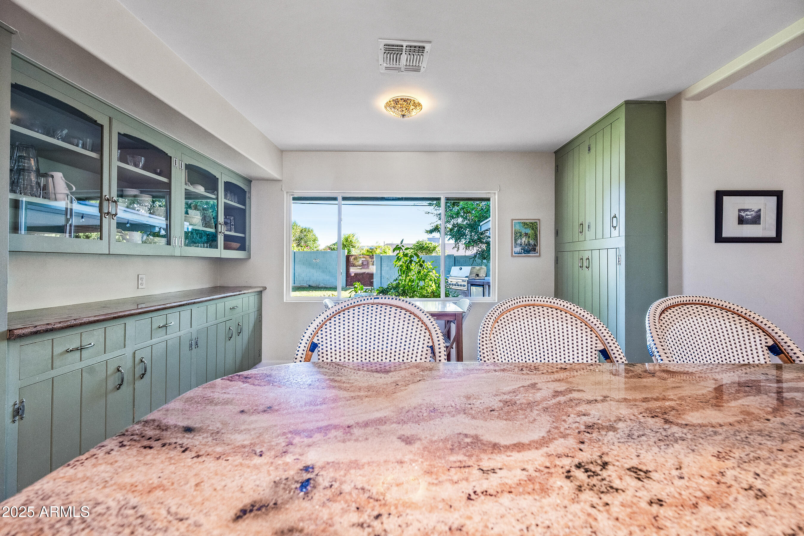 2007 E RANCHO Drive