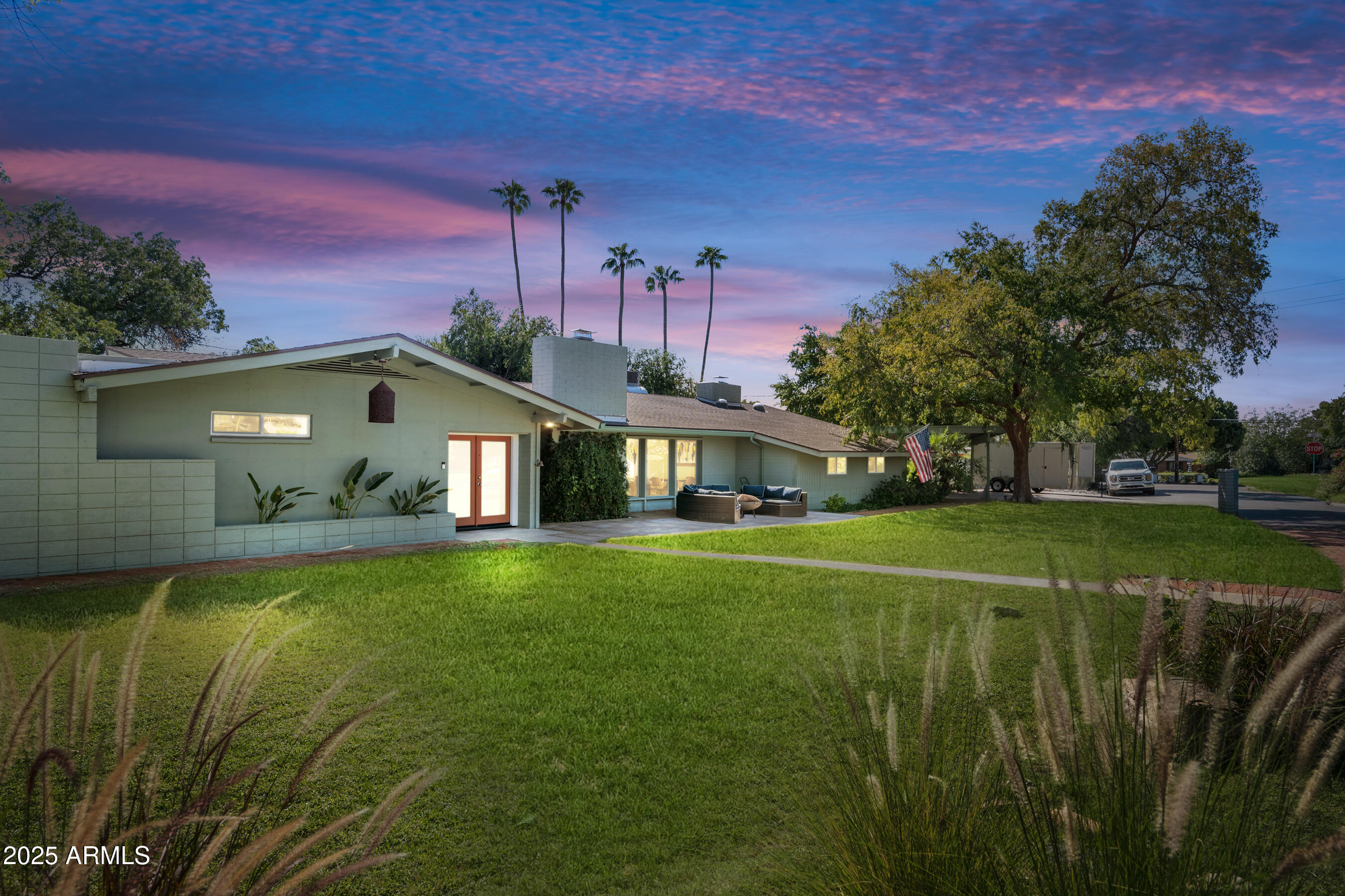 2007 E RANCHO Drive