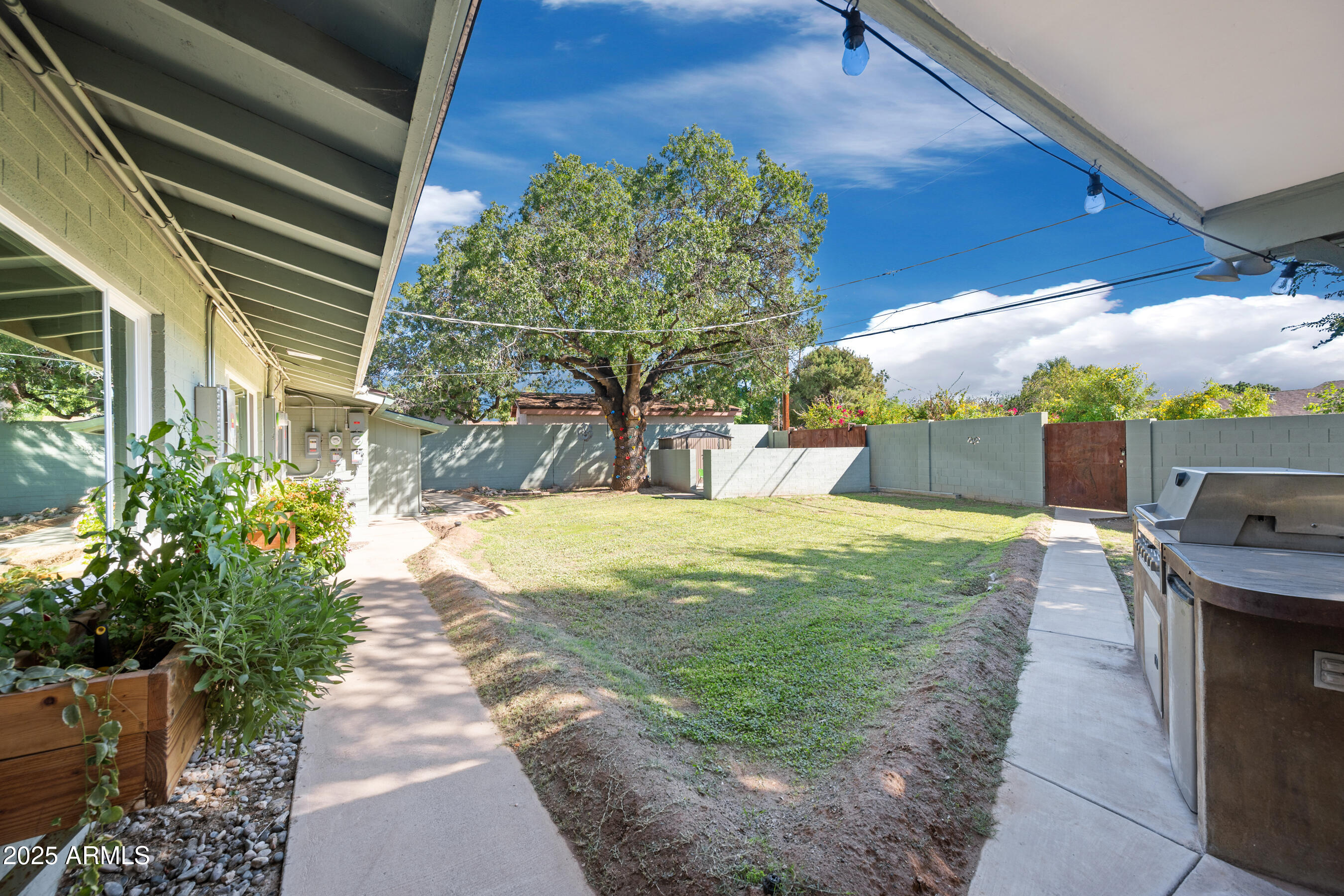 2007 E RANCHO Drive