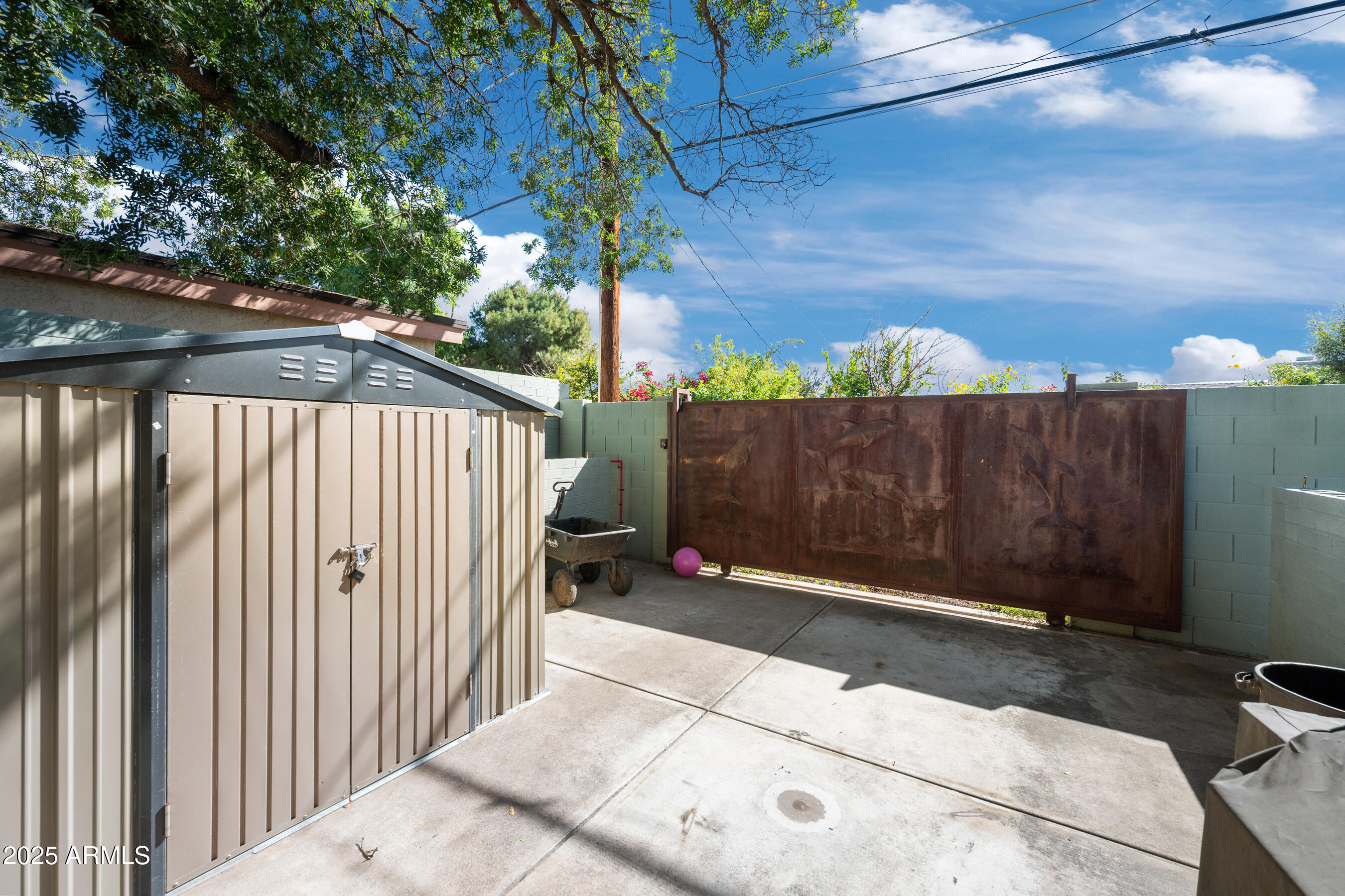 2007 E RANCHO Drive