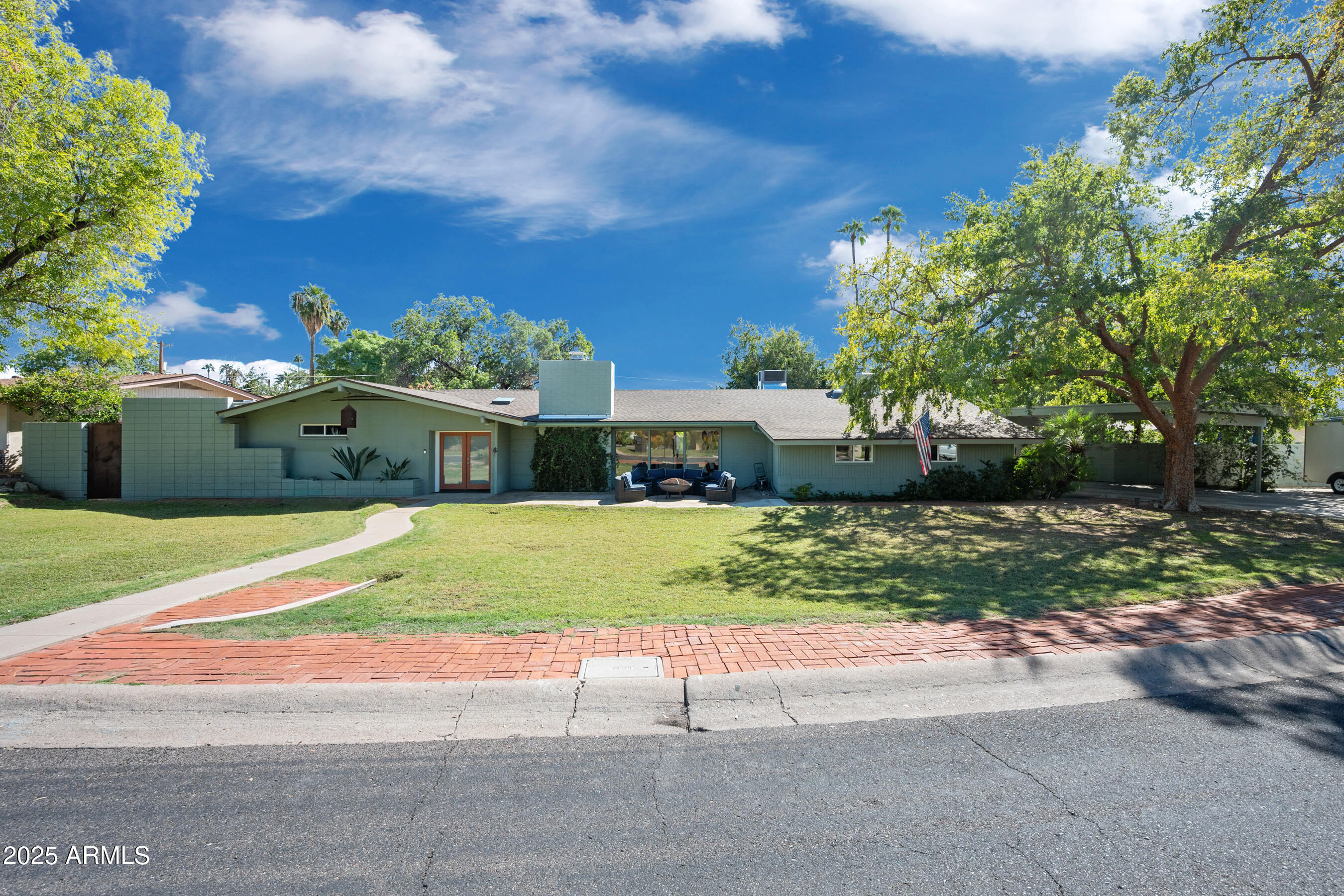 2007 E RANCHO Drive