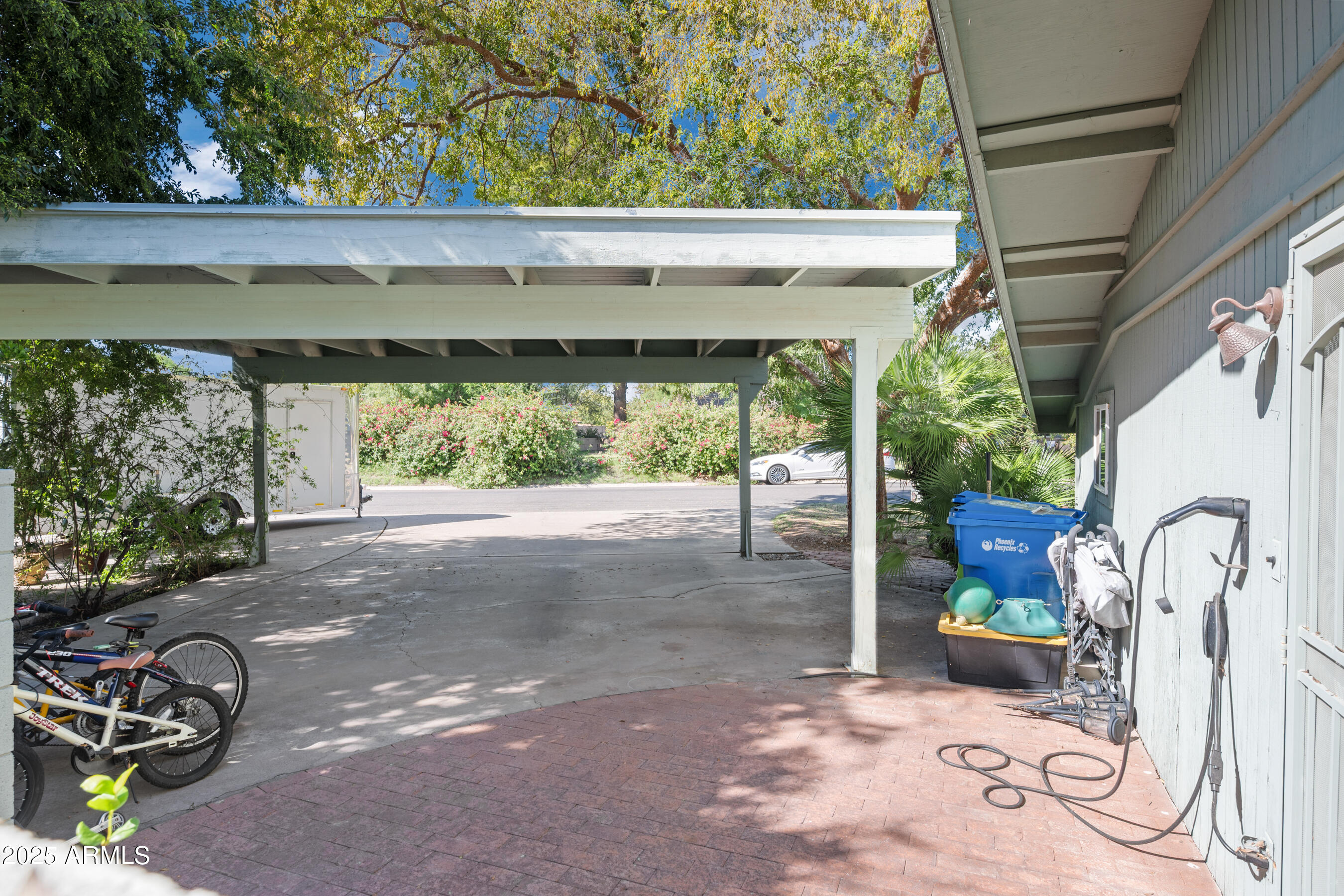 2007 E RANCHO Drive