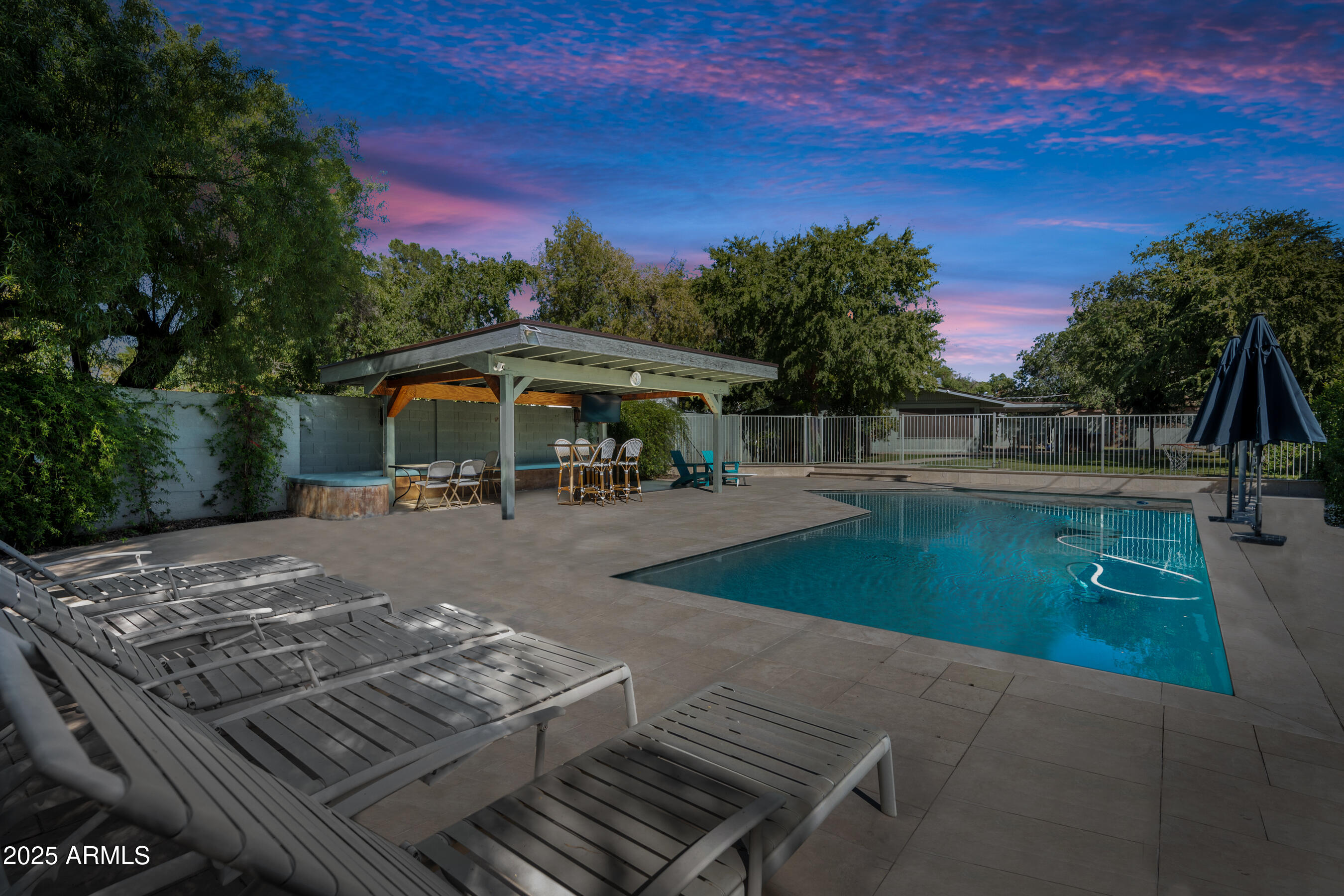 2007 E RANCHO Drive