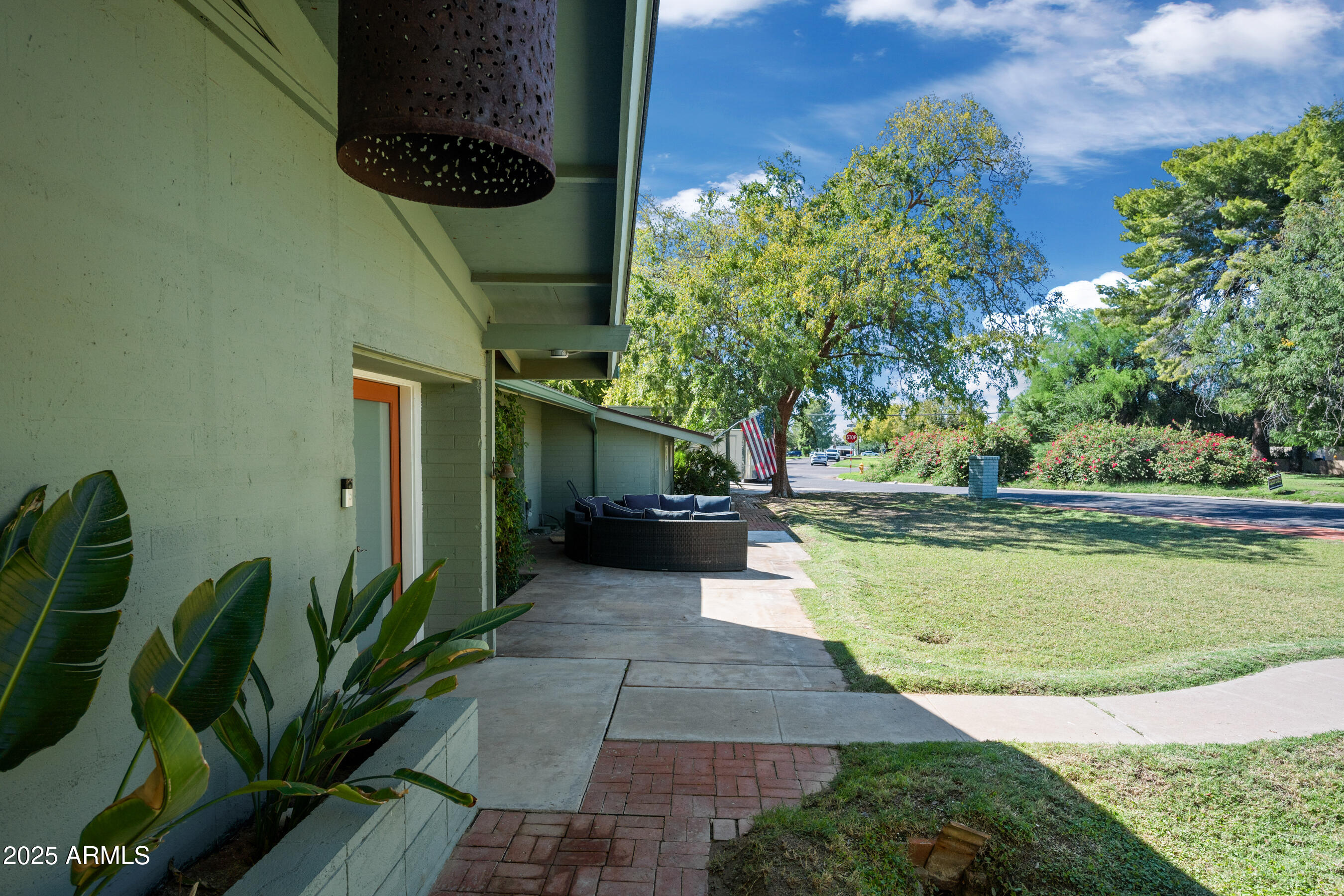 2007 E RANCHO Drive