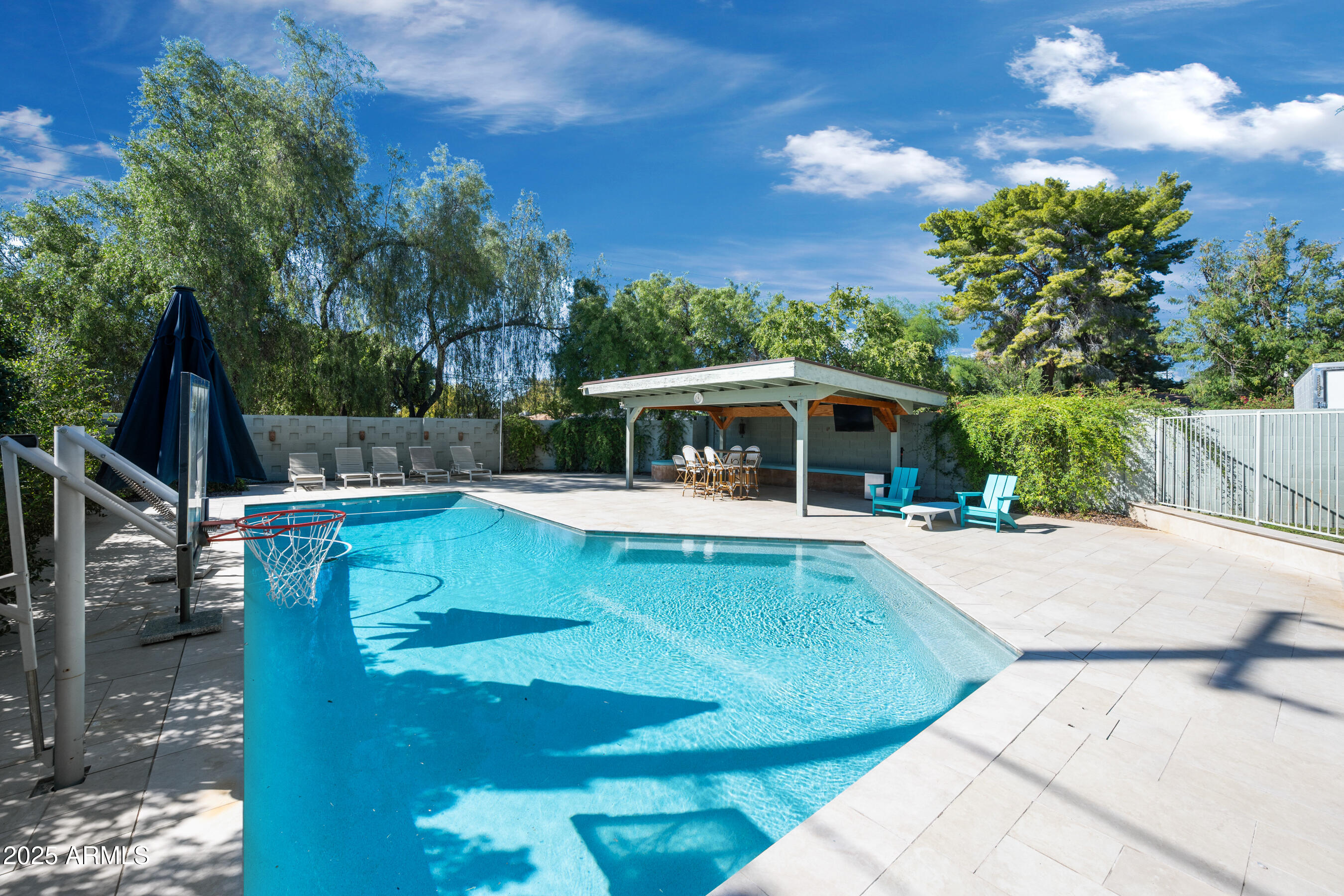 2007 E RANCHO Drive