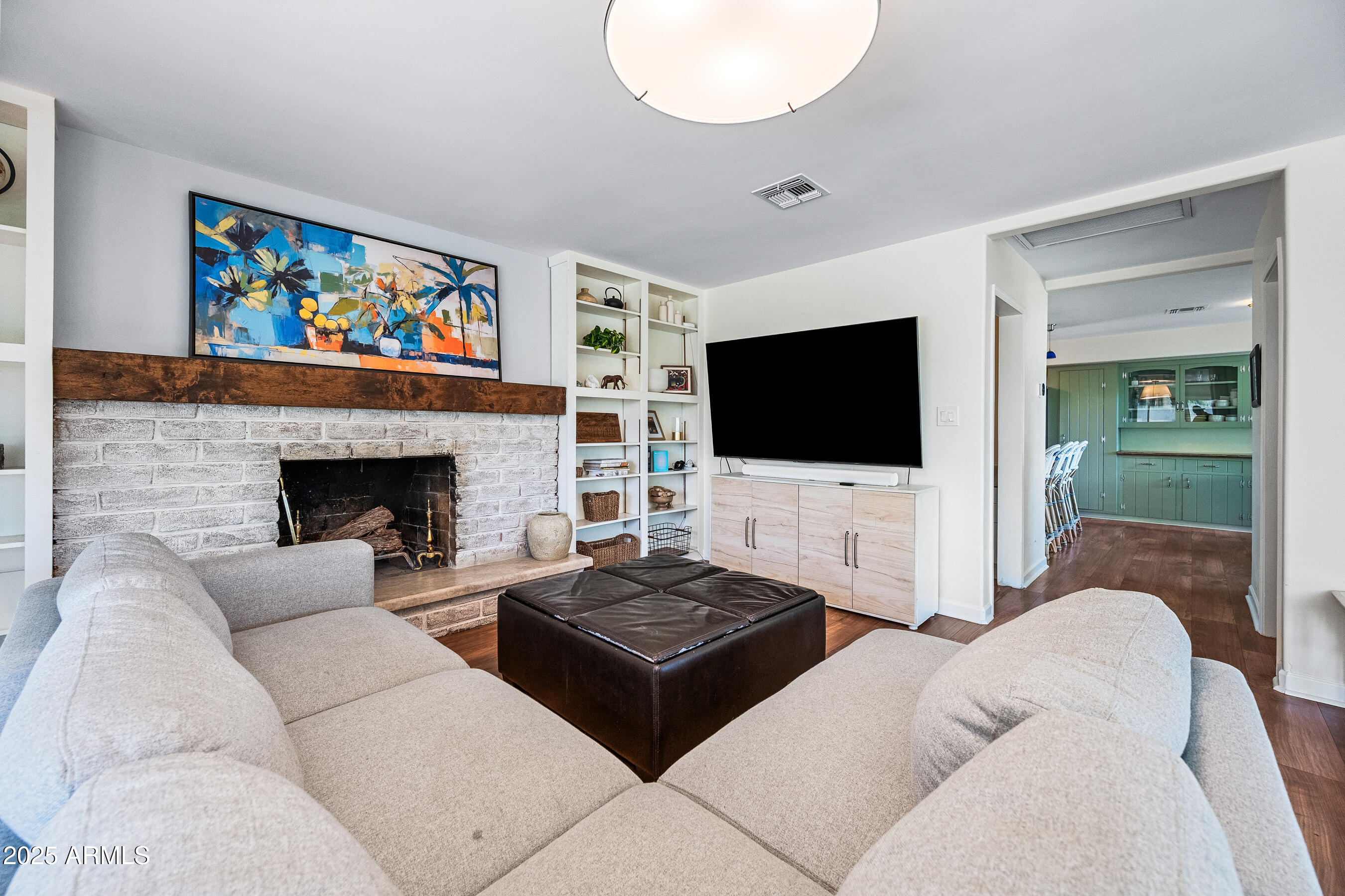 2007 E RANCHO Drive