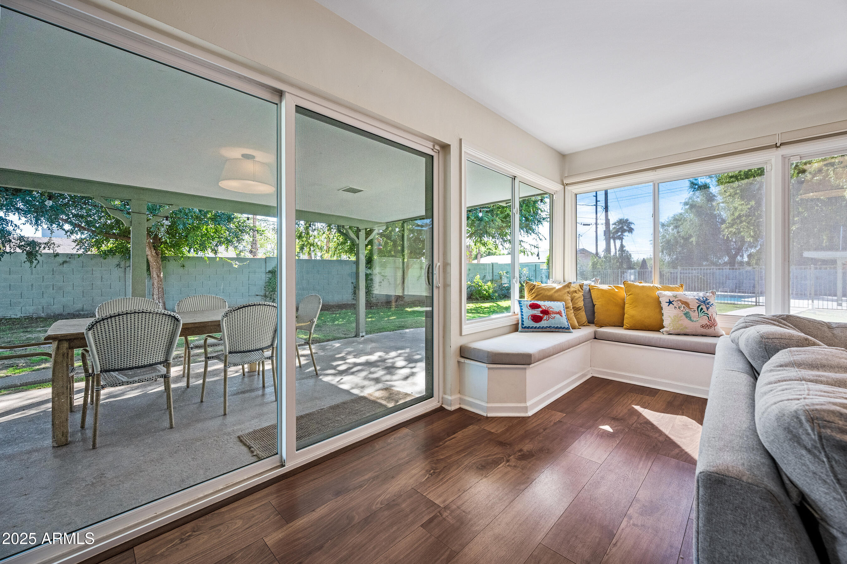 2007 E RANCHO Drive