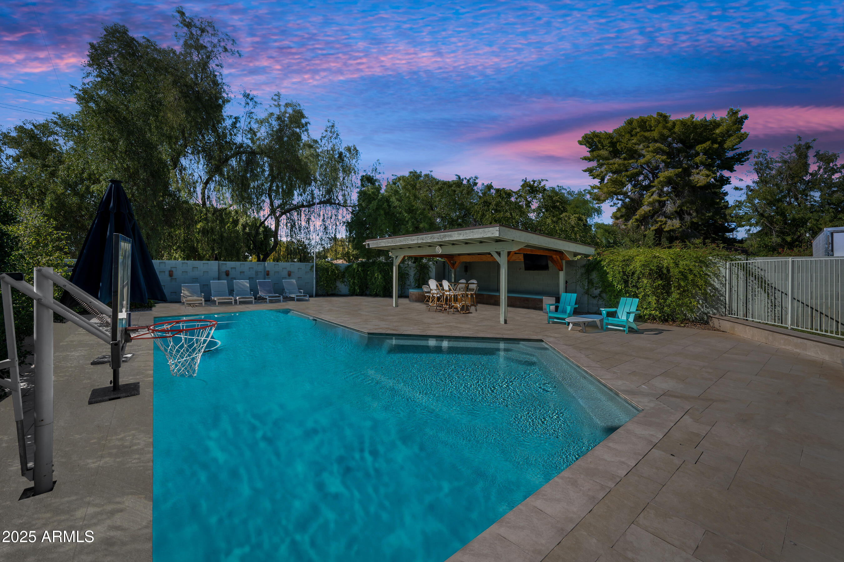2007 E RANCHO Drive