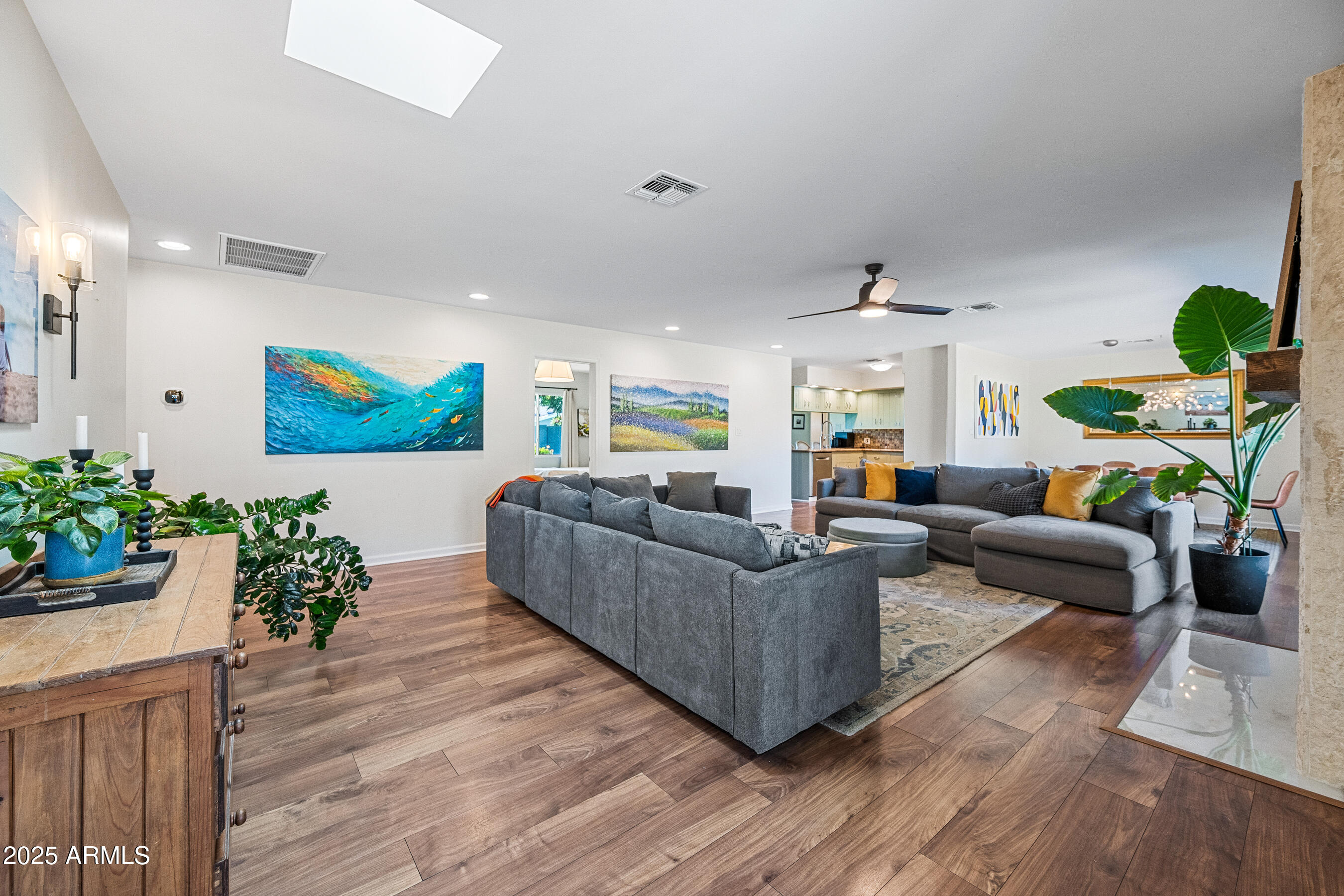 2007 E RANCHO Drive