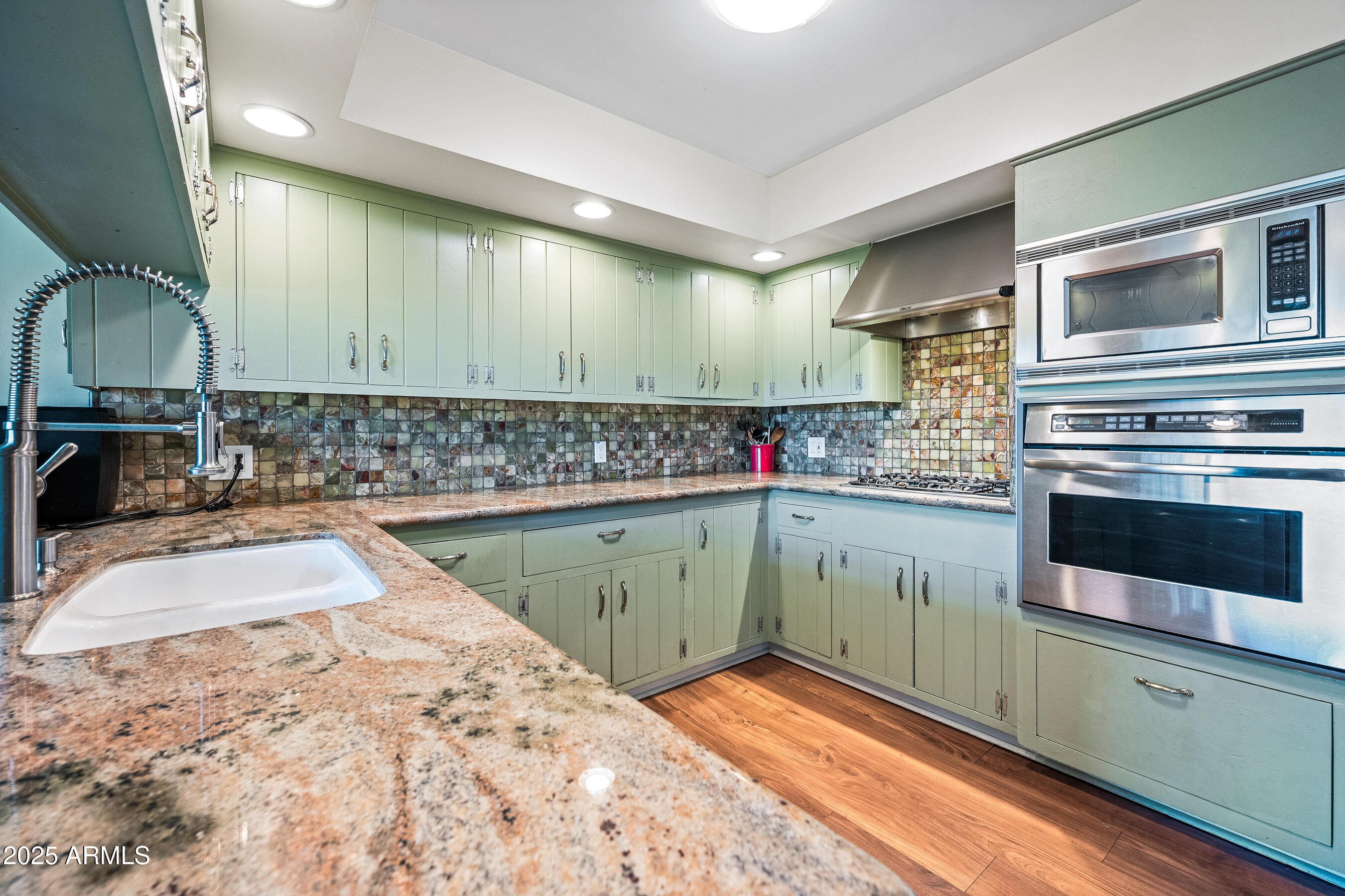 2007 E RANCHO Drive