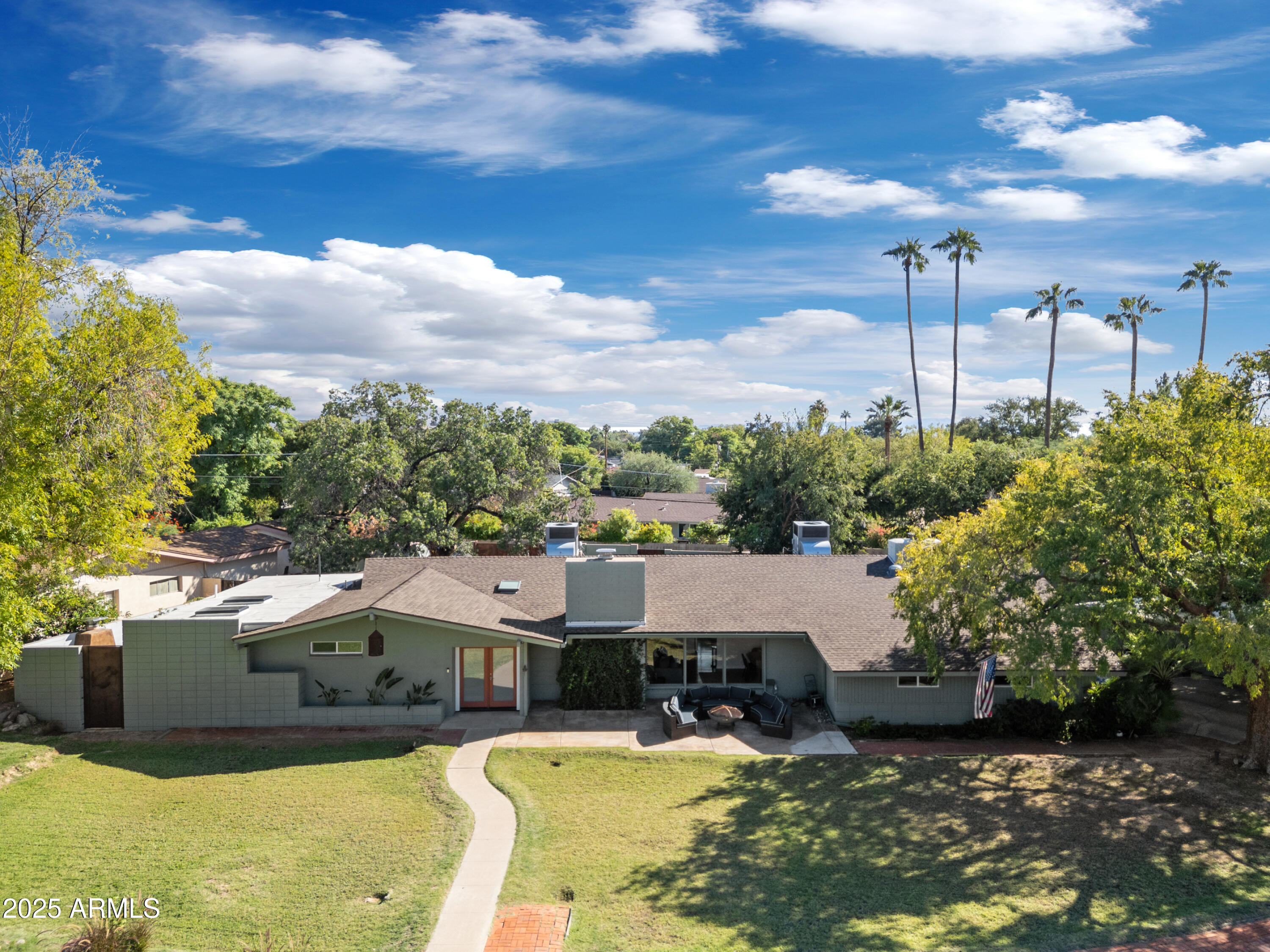 2007 E RANCHO Drive