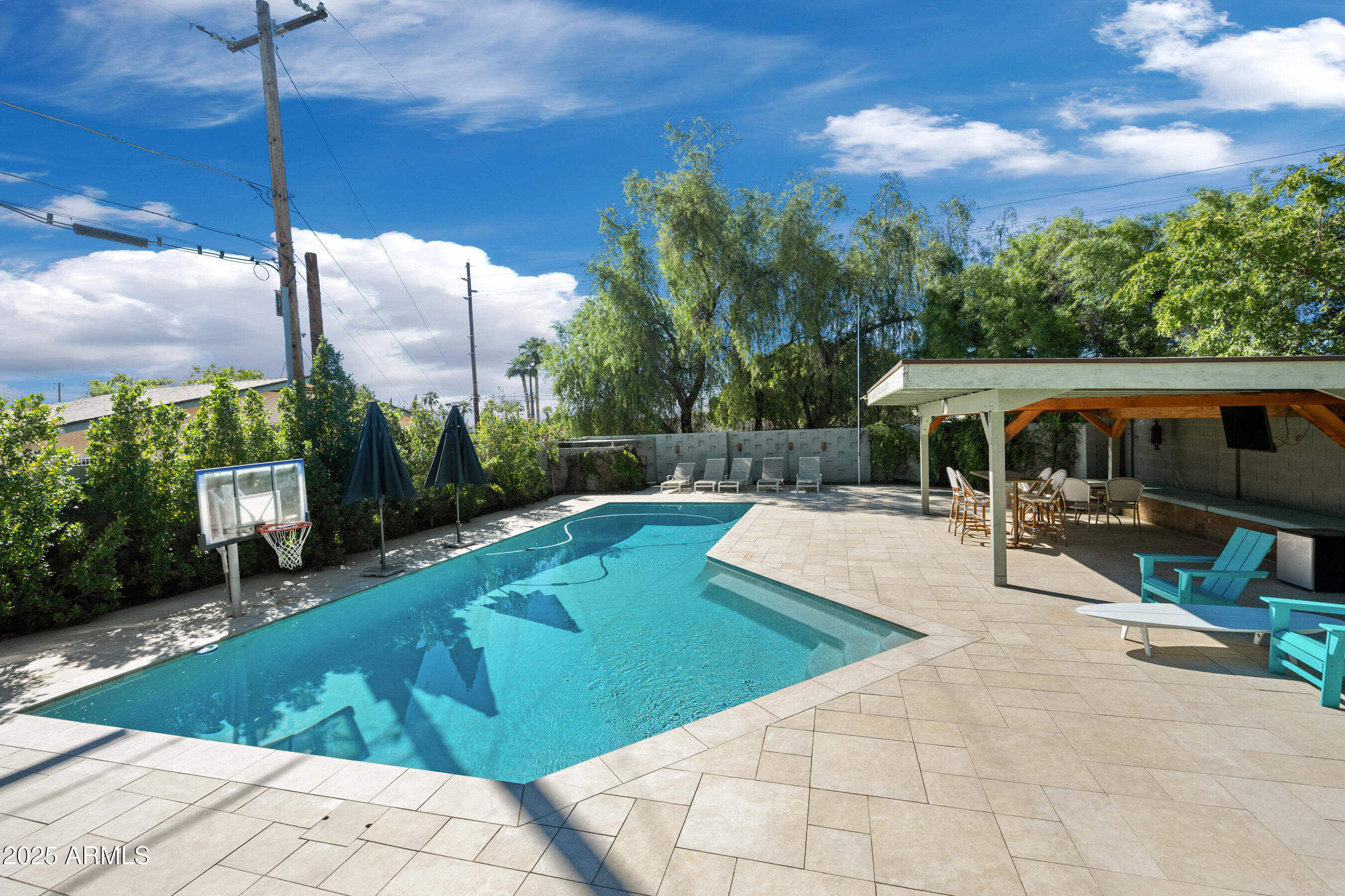 2007 E RANCHO Drive