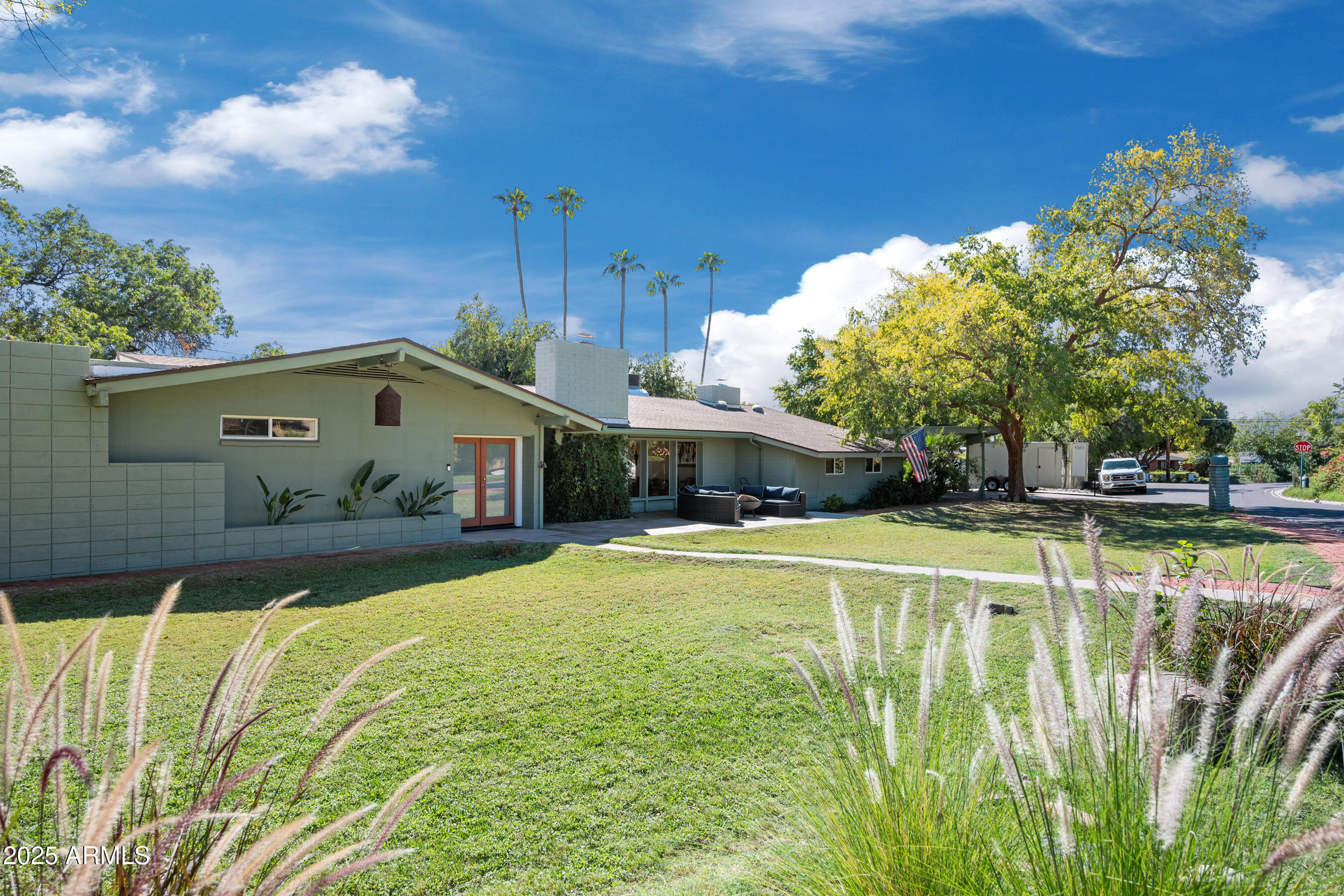 2007 E RANCHO Drive