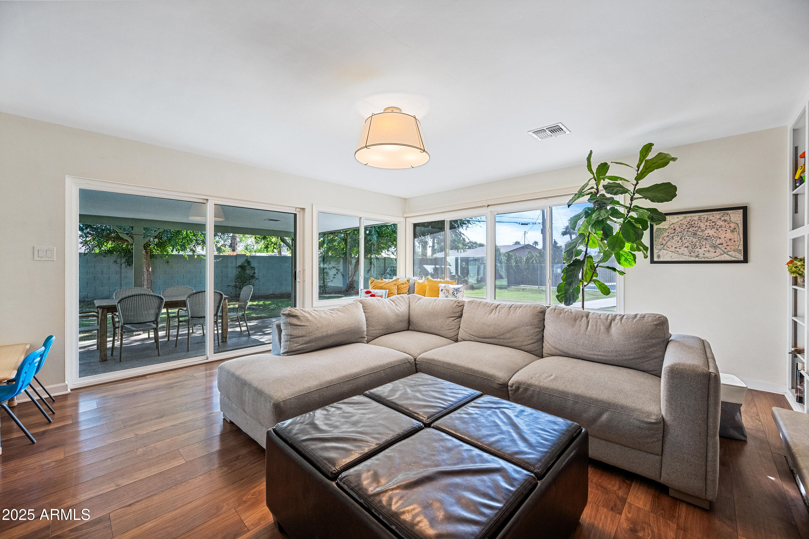 2007 E RANCHO Drive