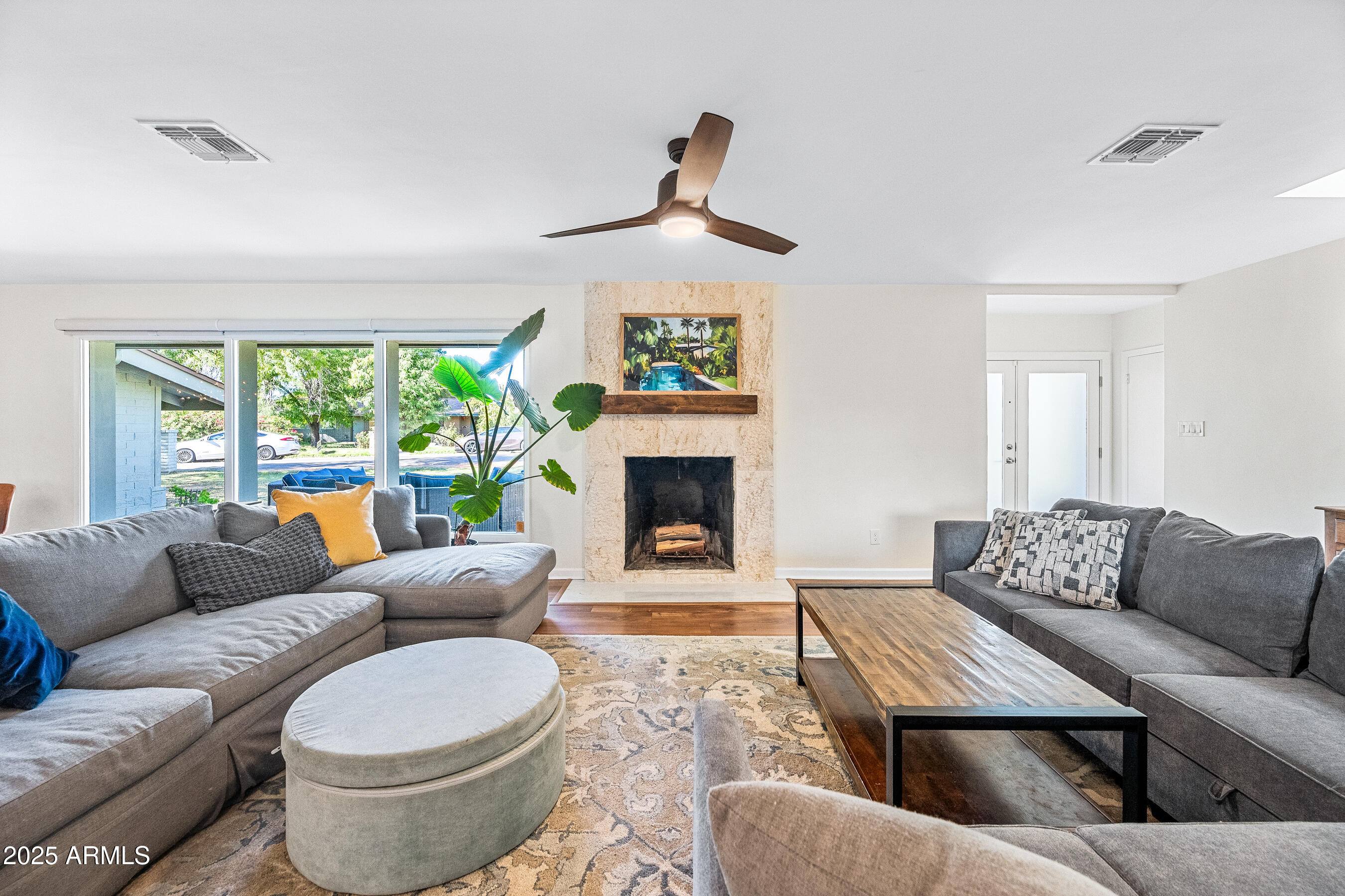 2007 E RANCHO Drive