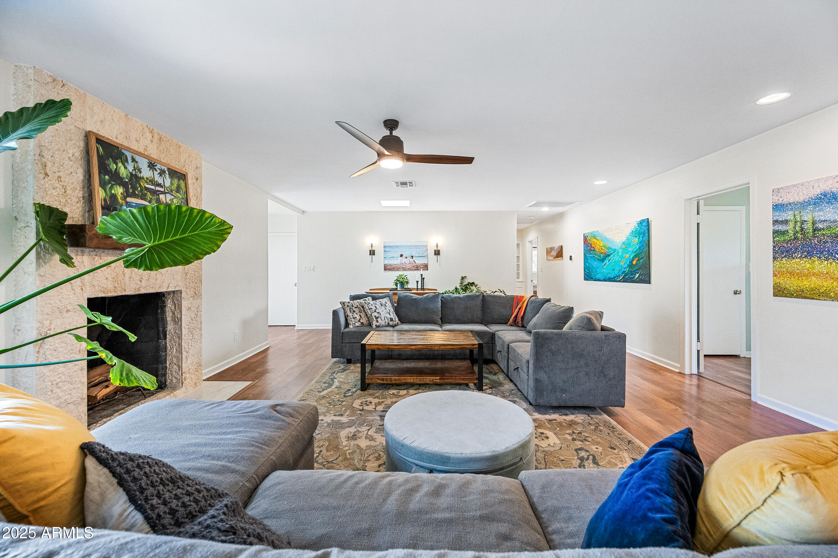 2007 E RANCHO Drive