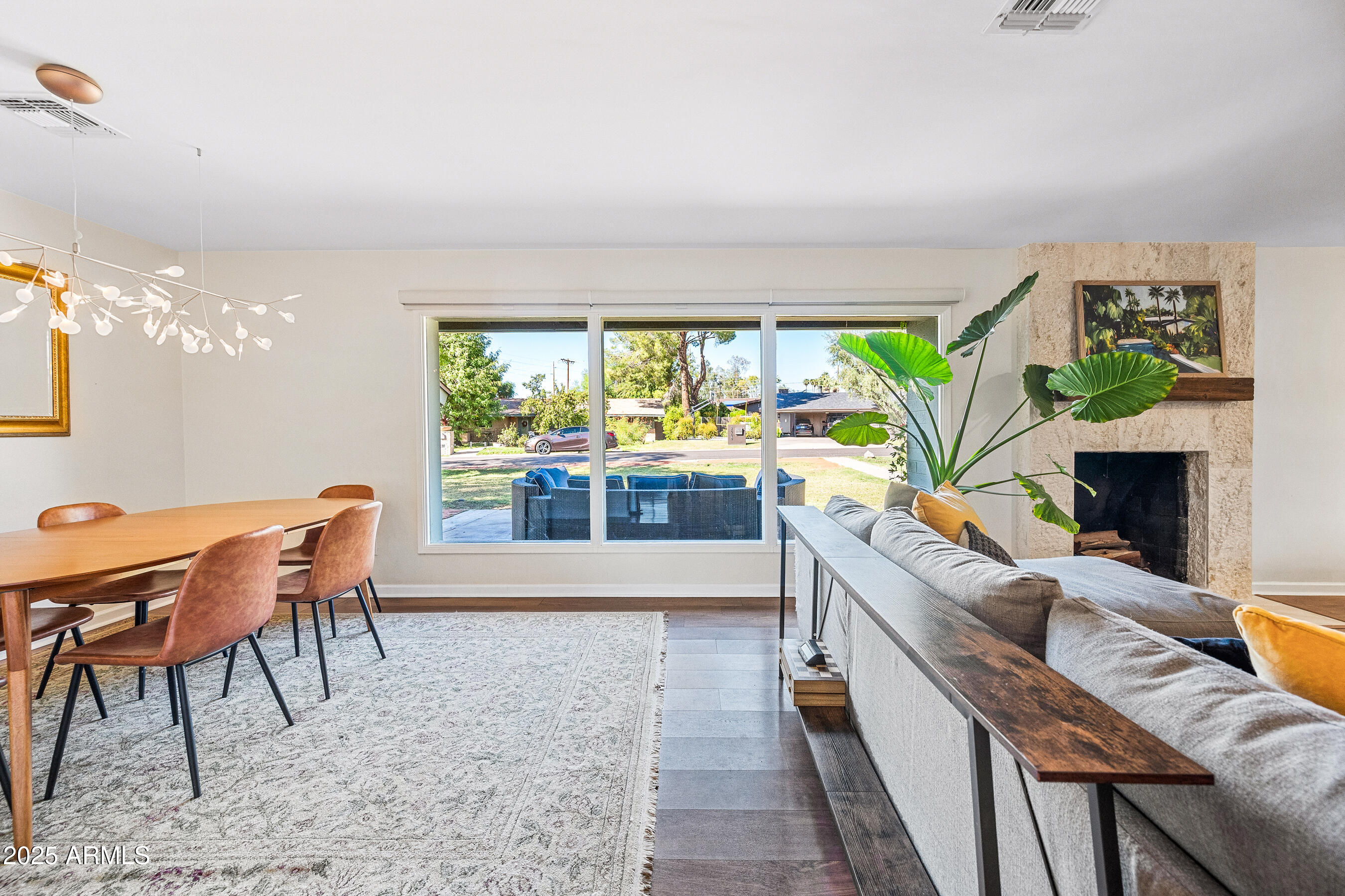 2007 E RANCHO Drive