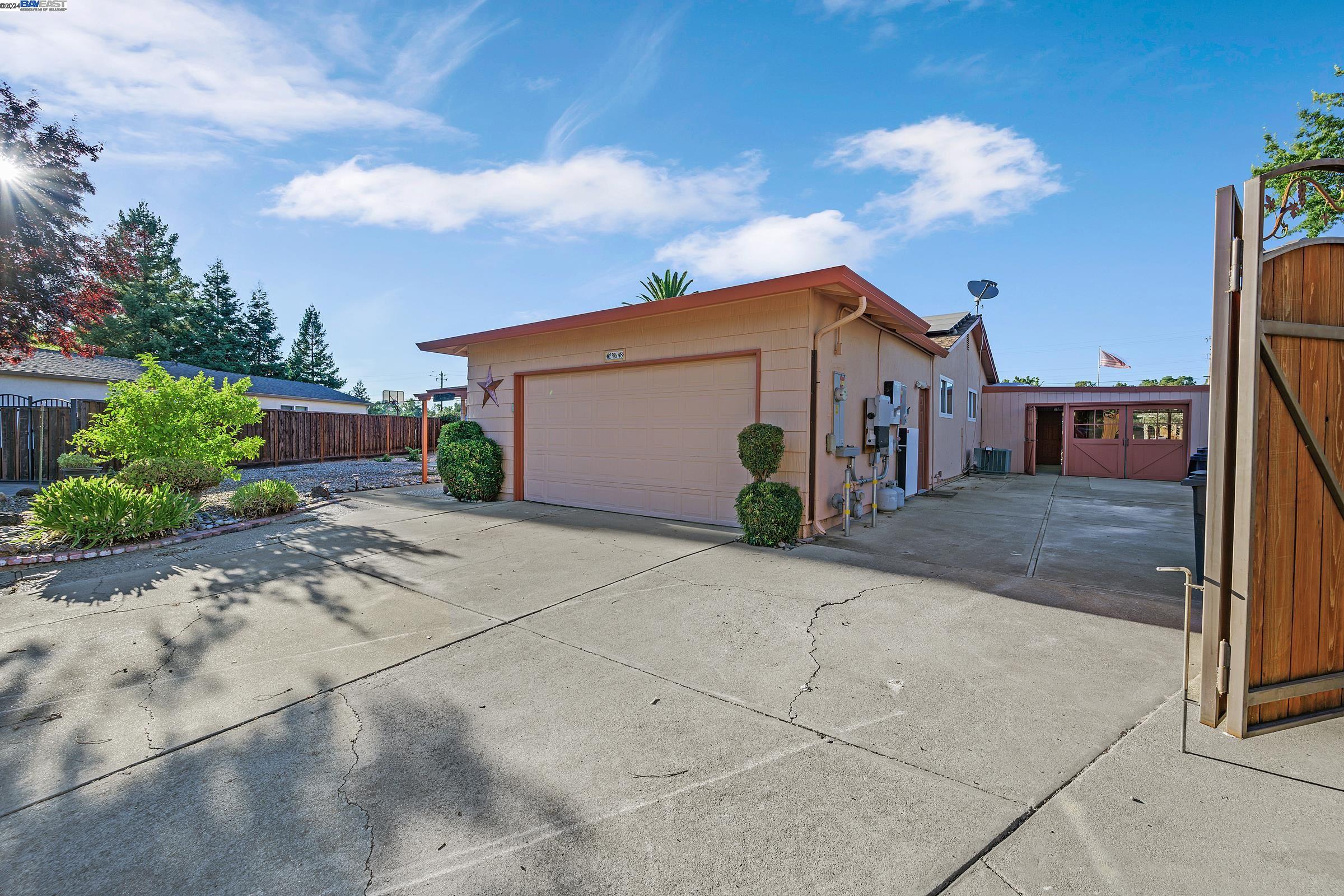 268 Louis Ct.