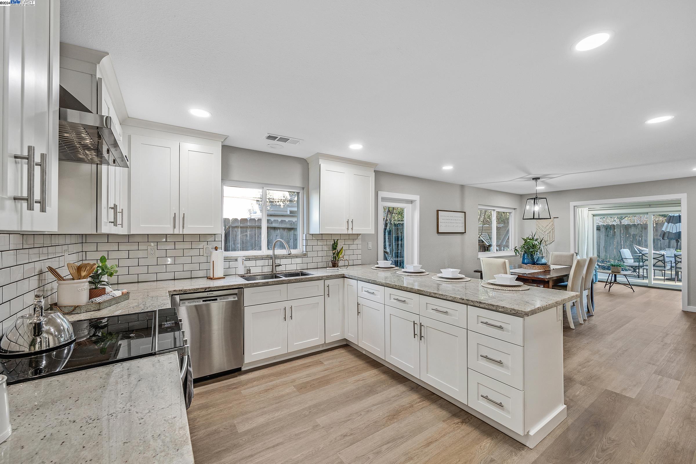 873 Debra St